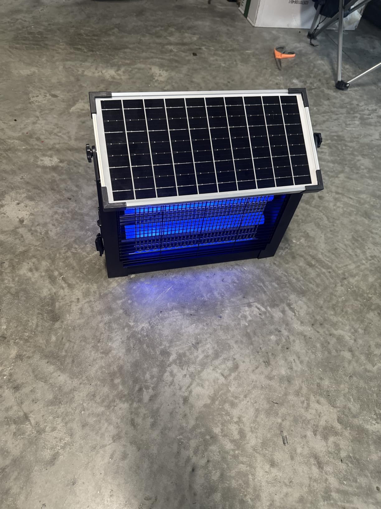 Solar Bug Zapper Outdoor, 4500V Solar Mosquito Zapper Outdoor Waterproof, 1/2 Acre Coverage Rechargeable Electric Fly Zapper, Cordless Portable Mosquito Traps for Backyard, Patio, Camping, Indoor customer photo 1