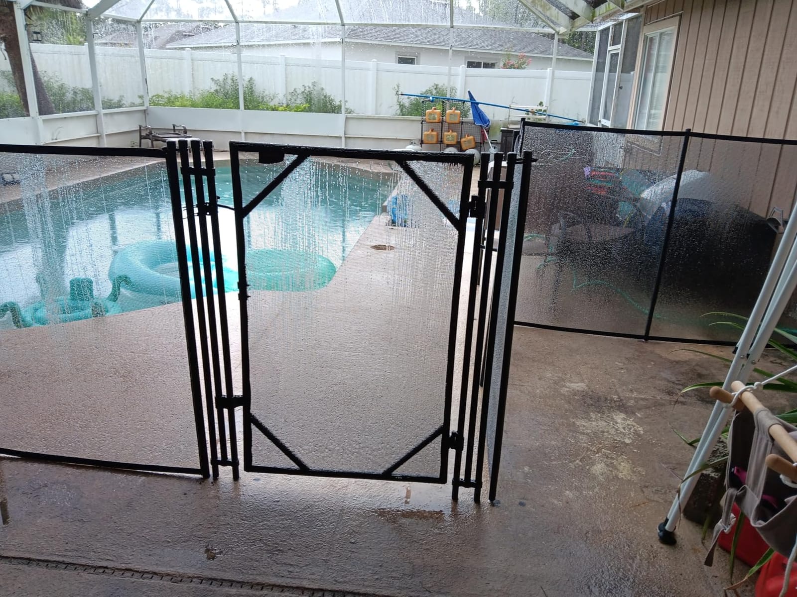 VEVOR Pool Fence, 4 x 108 FT Pool Fences for Inground Pools, Removable Safety Pool Fencing, Easy DIY Installation Swimming Pool Fence, 340gms Teslin PVC Pool Fence Mesh Protects Kids and Pets customer photo 1
