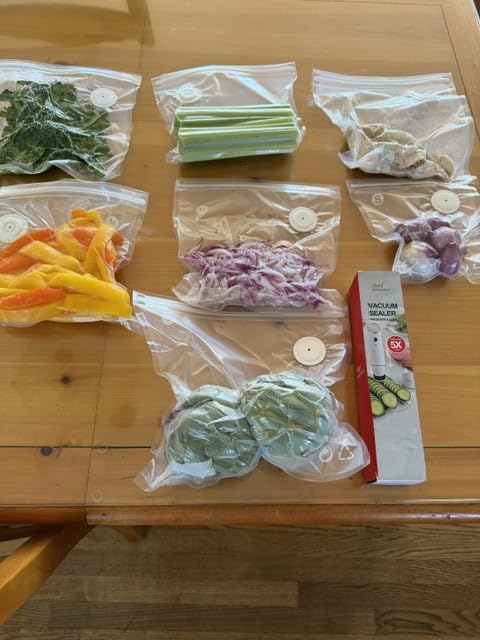 Chef Preserve Compact Vacuum Sealer for Food (Vacuum Sealer Machine + 30 Reusable Vacuum Bags) Powerful Handheld Vacuum Sealer Machine, Seal Meal Saver, Portable Food Sealer customer photo 2