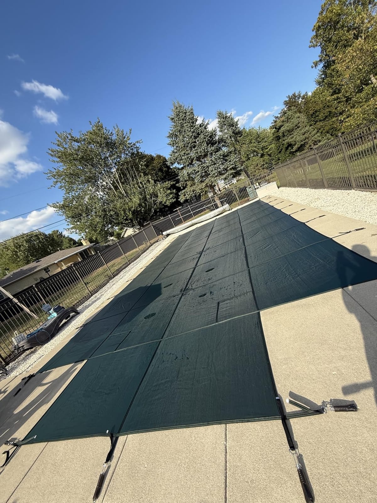 VEVOR Pool Safety Cover, Fits 16x32ft Rectangular Inground Winter Swimming Pools, with 4x8ft Center End Step, Triple Stitched, High Strength Mesh PP, Great Rain Permeability, Installation Hardware customer photo 1