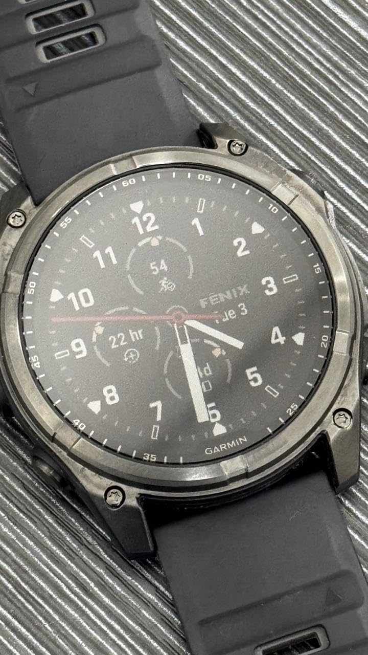 Garmin fenix 8 Solar, Sapphire, 51mm, DLC Titanium, Black/Pebble Gray customer photo 1