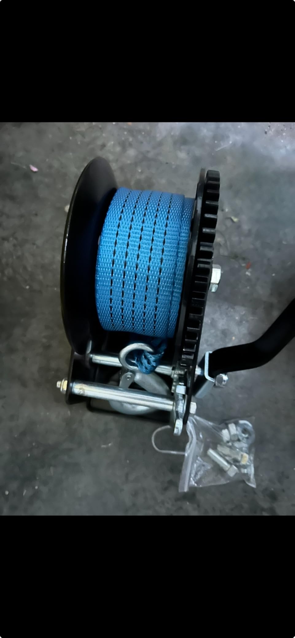 2000lbs Heavy Duty Boat Trailer Winch with 26FT Strap, 2-Way Ratchet & 4:1 Gear Trailer Winch, Portable Hand Crank Winch for Boat, Truck, Trailer, RV, ATV, Jet Ski customer photo 2