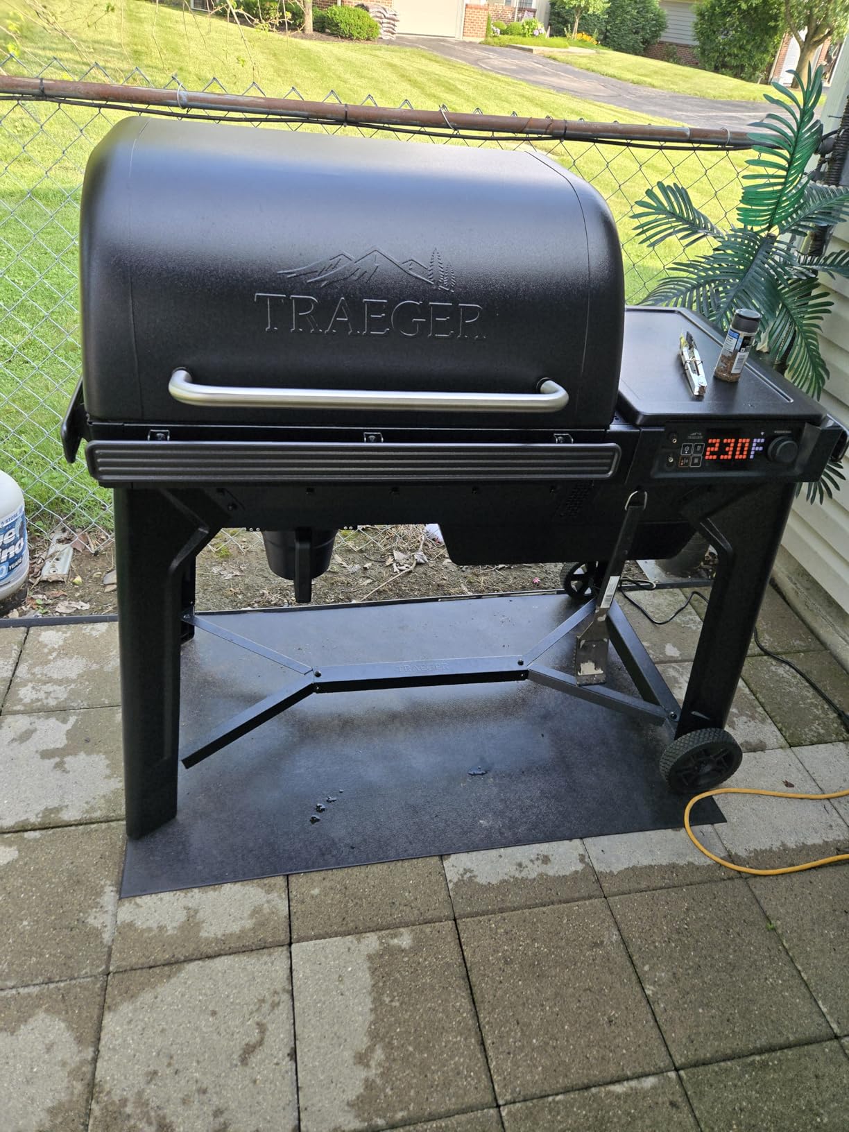 Traeger Grills Woodridge Electric Wood Pellet Grill and Smoker, Wi-Fi Temperature Control up to 500 Degrees, 860 Sq. In. Cooking Capacity, 6-in-1 for Outdoor Grilling, Smoking, BBQ, Black, TFB86MLH customer photo 1