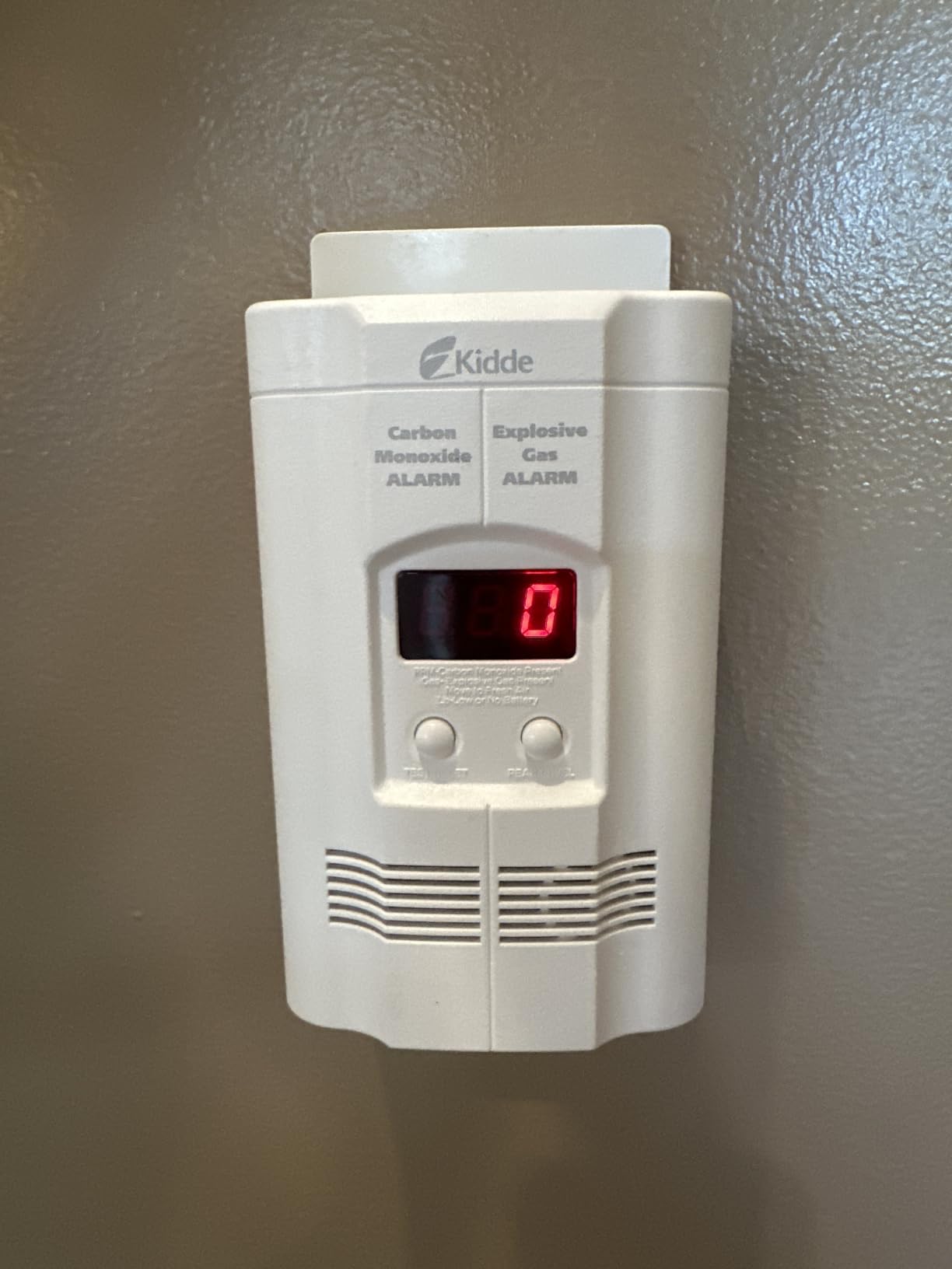 Kidde Carbon Monoxide + Explosive Gas, Natural Gas & Propane Alarm, Plug-in with 9V Battery Backup, Digital Display customer photo 1