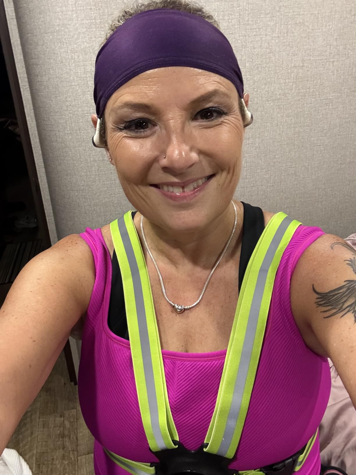 Viccux 500LM High-Visibility Running Lights for Runners, Adjustable 45° Beam & 360° Reflective Vest, IPX4 Waterproof Running Vest Light for Night Walking/Cycling/Jogging, 3.5-20Hrs Runtime customer photo 1