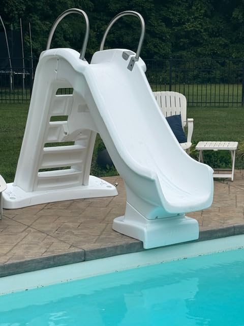 Step2 Vero Pool Slide, Outdoor/Indoor Waterproof Patio Furniture, Non-Slip Steps, Hose Attachment, Made of Durable Plastic, 4 Feet, White customer photo 1