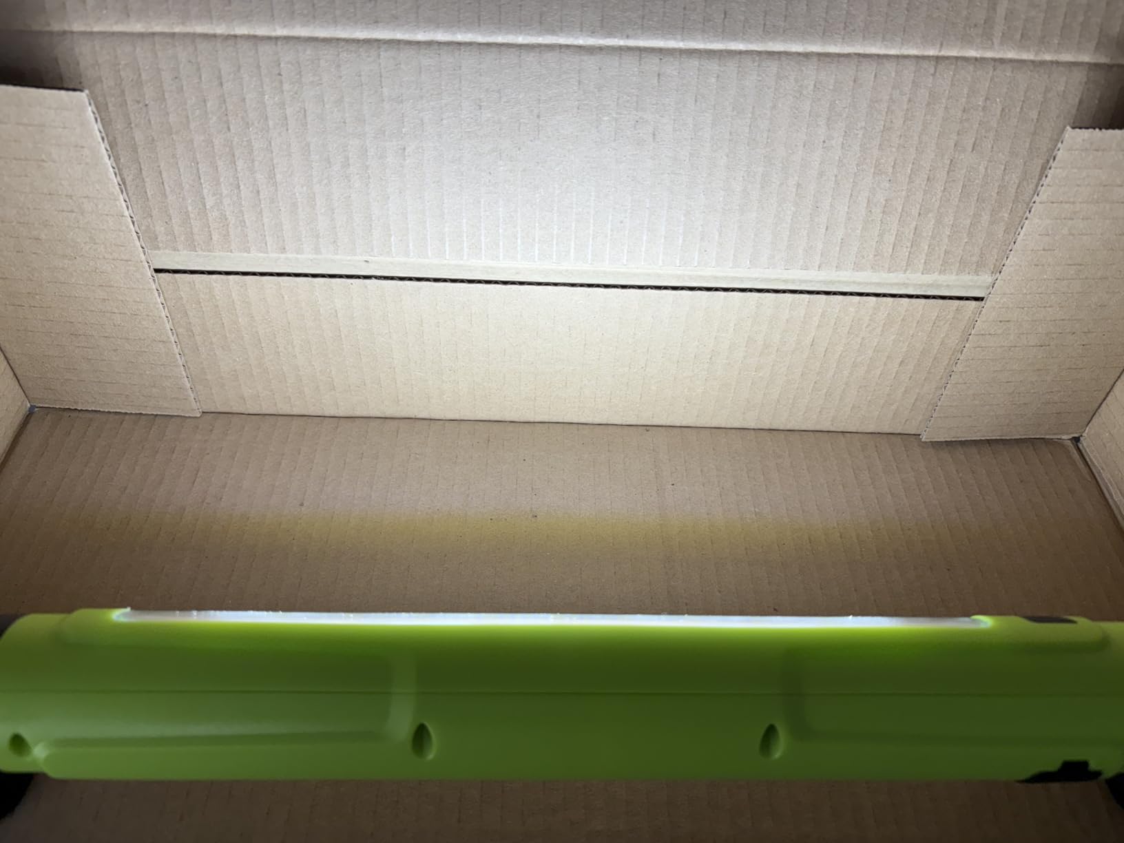 Magnetic Work Light - 3000LM Rechargeable LED Work Light Bar, 5200mAh Under Hood Mechanic Light for Garage, Workshop, Vehicle Inspection (1 Pack Green) customer photo 1