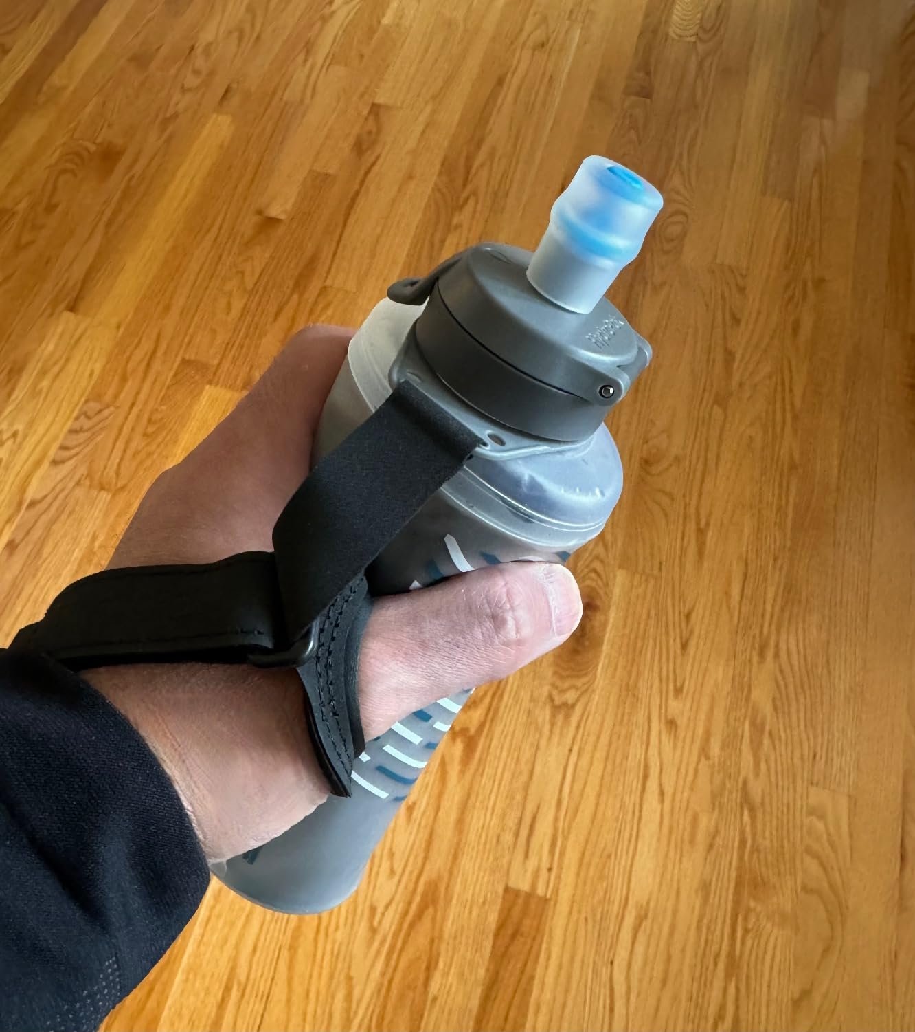 HydraPak SkyFlask Speed - Collapsible Handheld Running Water Bottle (350ml, 500ml, 500ml Insulated) - Adjustable Strap, Lightweight, Spill-Proof Cap customer photo 1