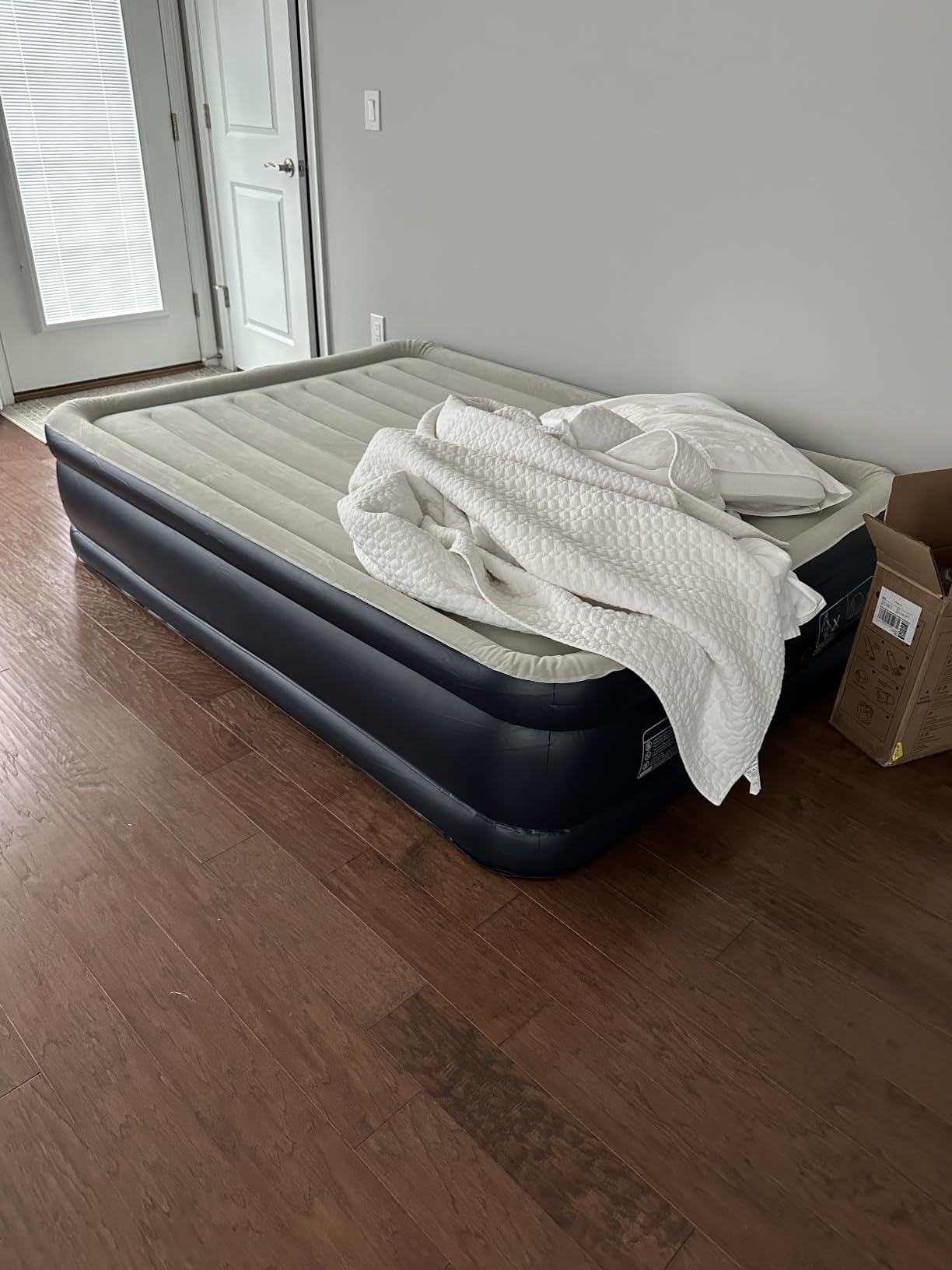 VOSSER Air Mattress Queen with Built-in Pump, 18