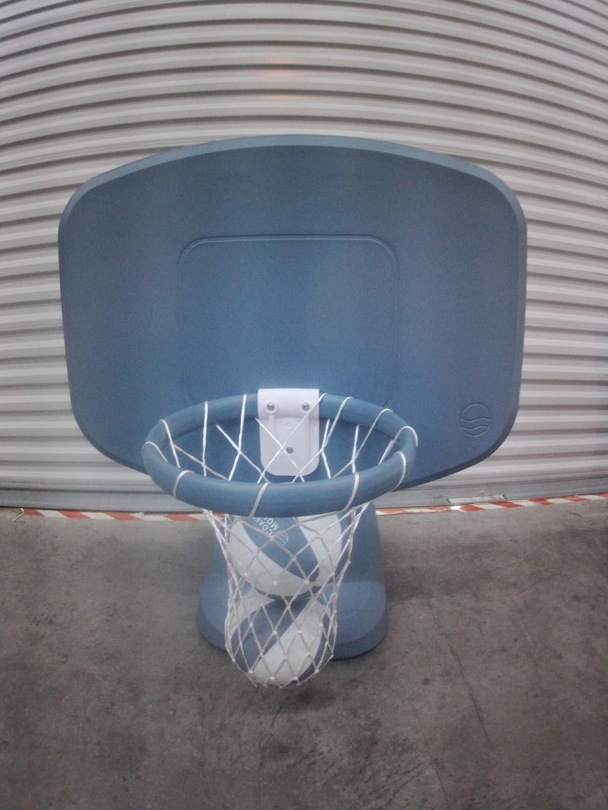 Coast Modern Poolside Basketball Hoop - Premium Outdoor Pool Basketball Hoop with 2 Water Basketballs and Ball Pump customer photo 1