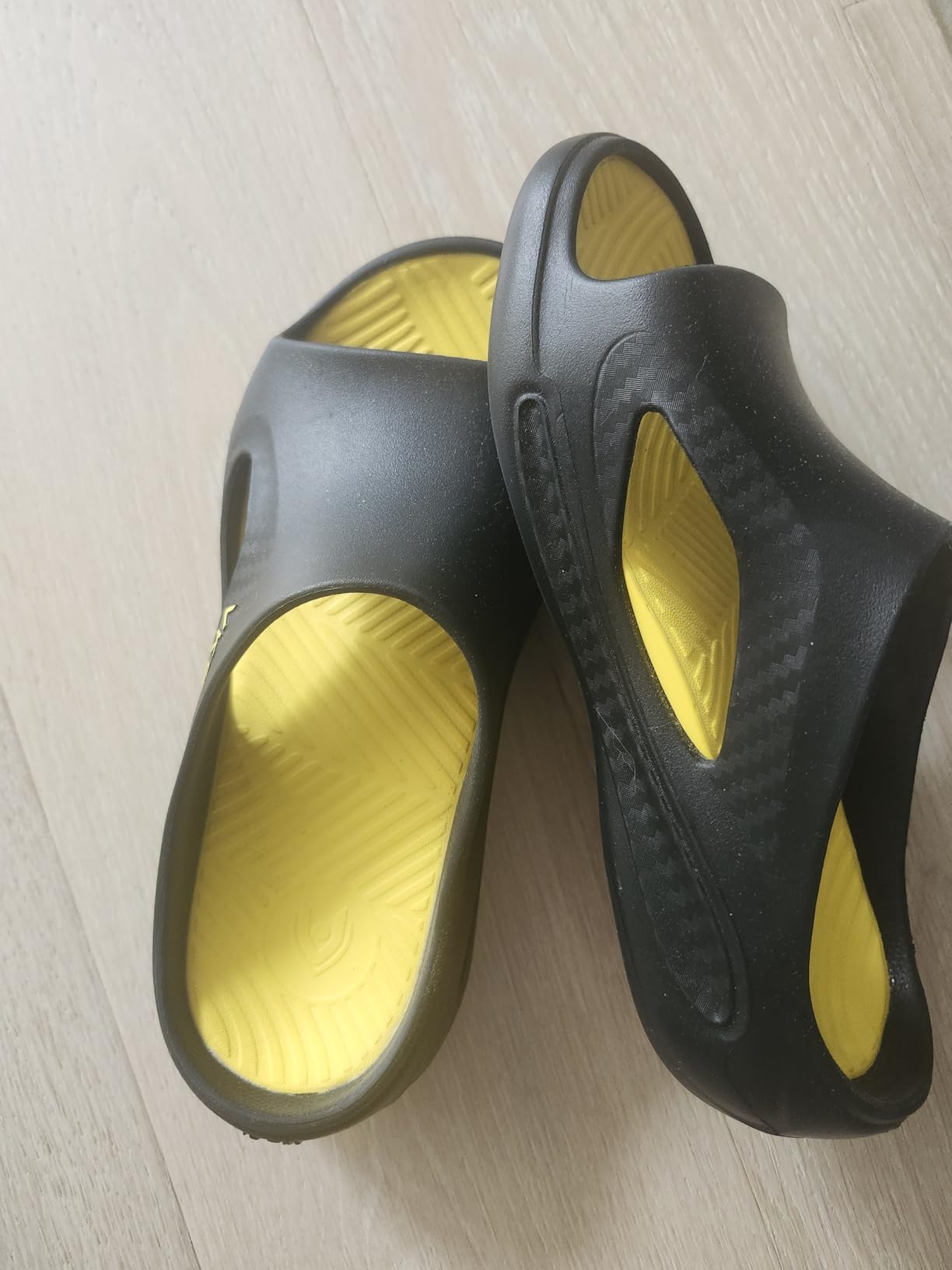 VKTRY Recovery Slides, Cushioning EVA Foam, Carbon Cloud Core, Arch Support | Carbon Fiber Plate: Rocker Sole, Deep Heel Cup, Ventilated Fit, Arch Support, Slip-Resistant Grip | Post Game Comfort customer photo 2