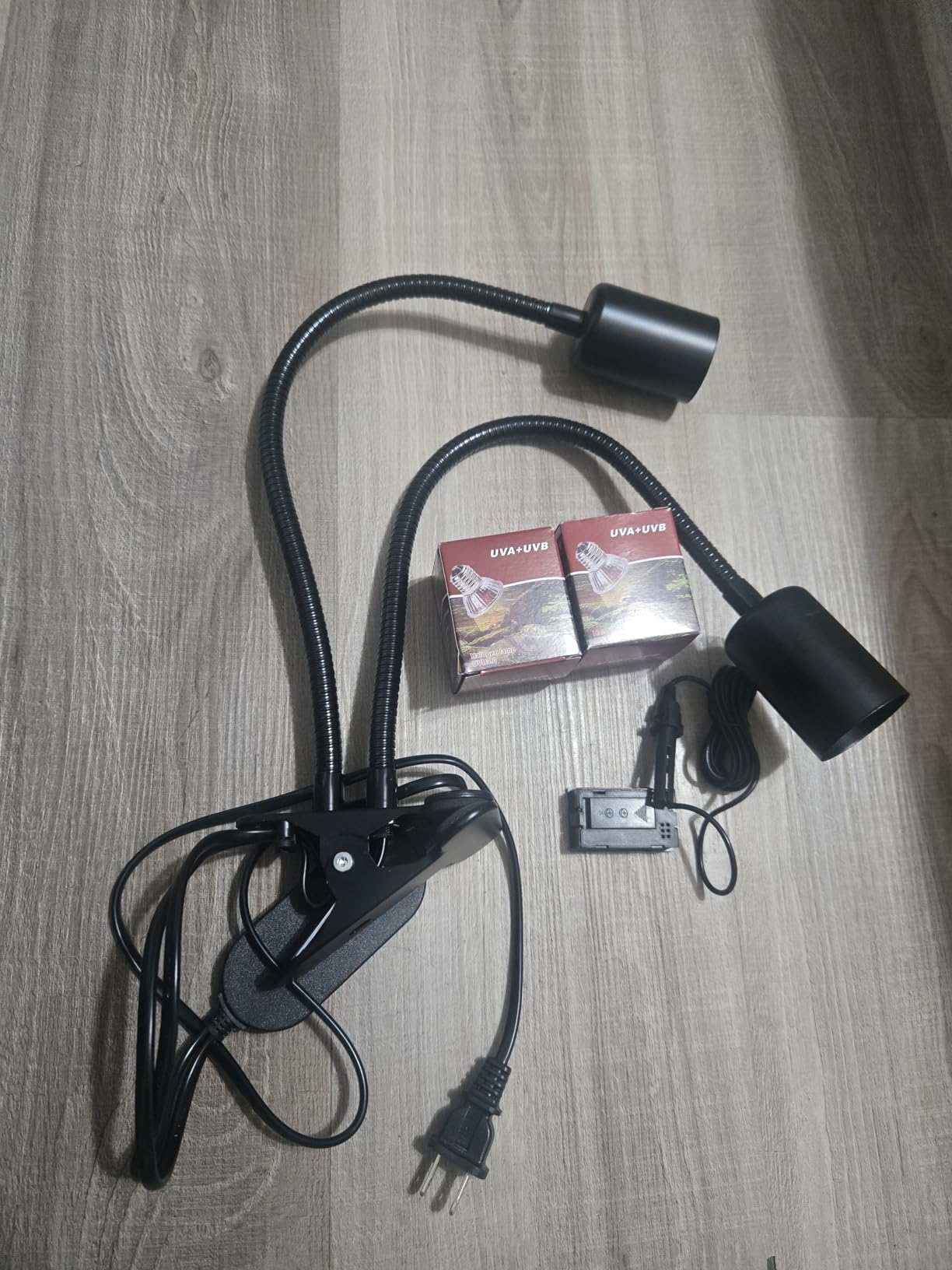 5.0 New Upgraded Reptile Heat Lamp & Hygrothermograph, Individual Control, 135 Degree Wide-Angle, 2 Bulbs 50W customer photo 2