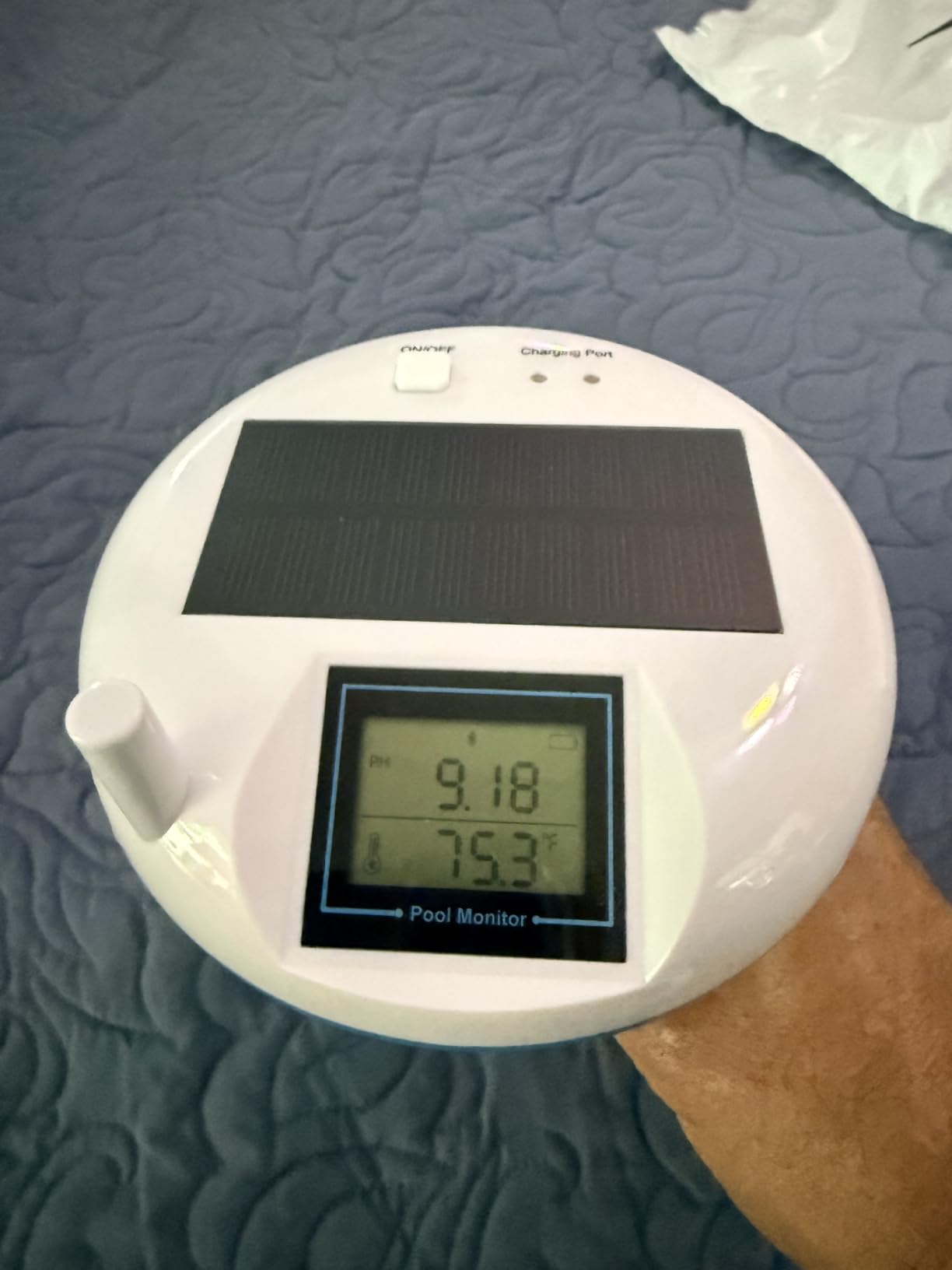 7-in-1 Smart Pool Water Tester with APP, Digital Pool Tester for Swimming Pool & Spa, Measures pH, Chlorine, ORP, TDS, EC, Salinity & Temp, Rechargeable Water Test Kit for Saltwater Pools, Hot Tubs. customer photo 1
