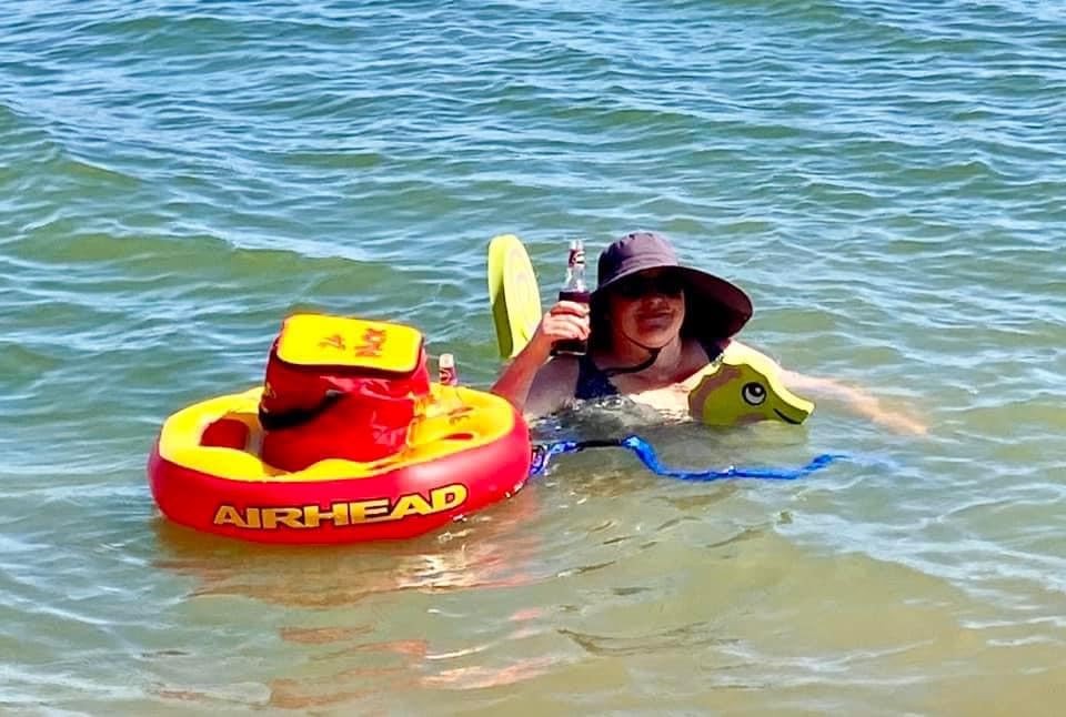 Airhead Aqua Oasis Floating Beverage Cooler customer photo 1