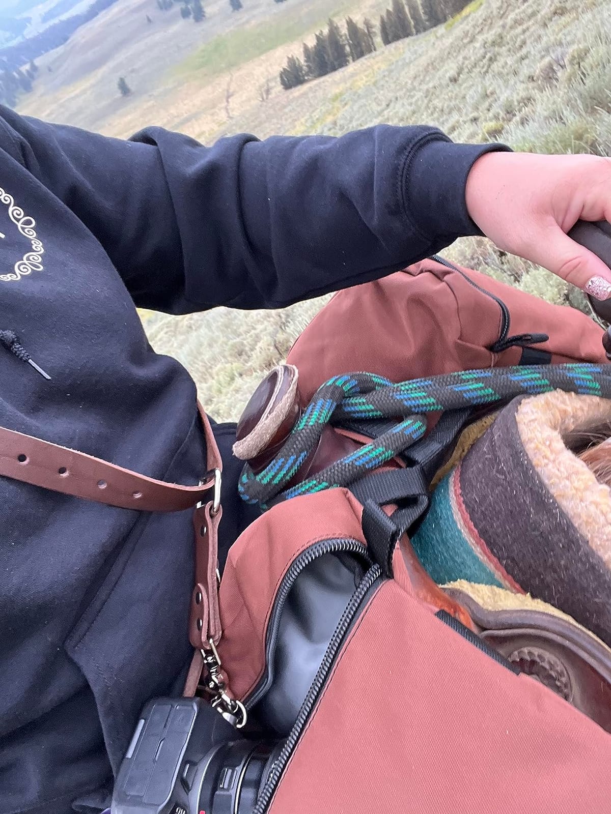 TrailMax Horse Horn Bags for Trail Riding – Medium & Large Western Saddle Horn Bags for Horses & Mules, Insulated Trail Gear with Secure Fit & Grab-and-Go Liners, Medium, Brown customer photo 2