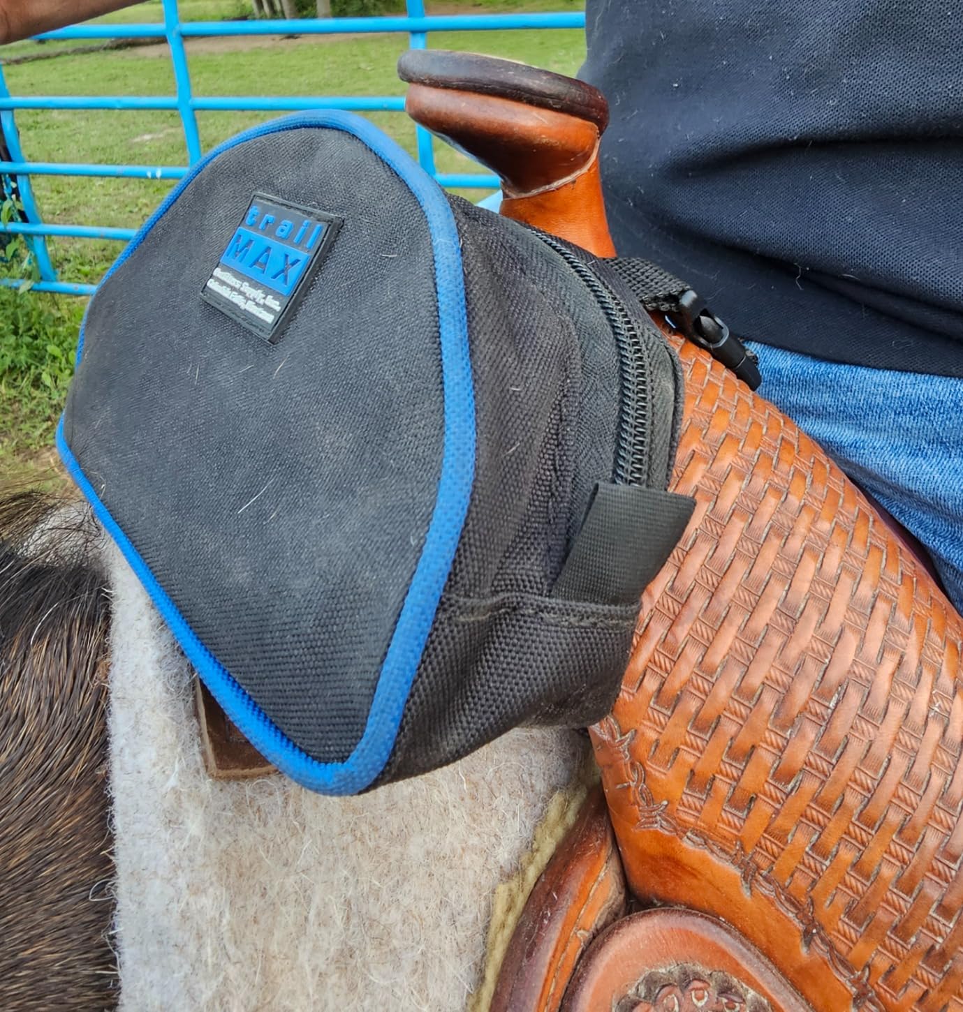 TrailMax Pommel Pocket – Compact Saddle Horn Storage Pouch for Trail Riding – Secure Front Saddle Bag for Phone, Snacks & Small Gear – Durable All-Weather Construction – Easy Access customer photo 1