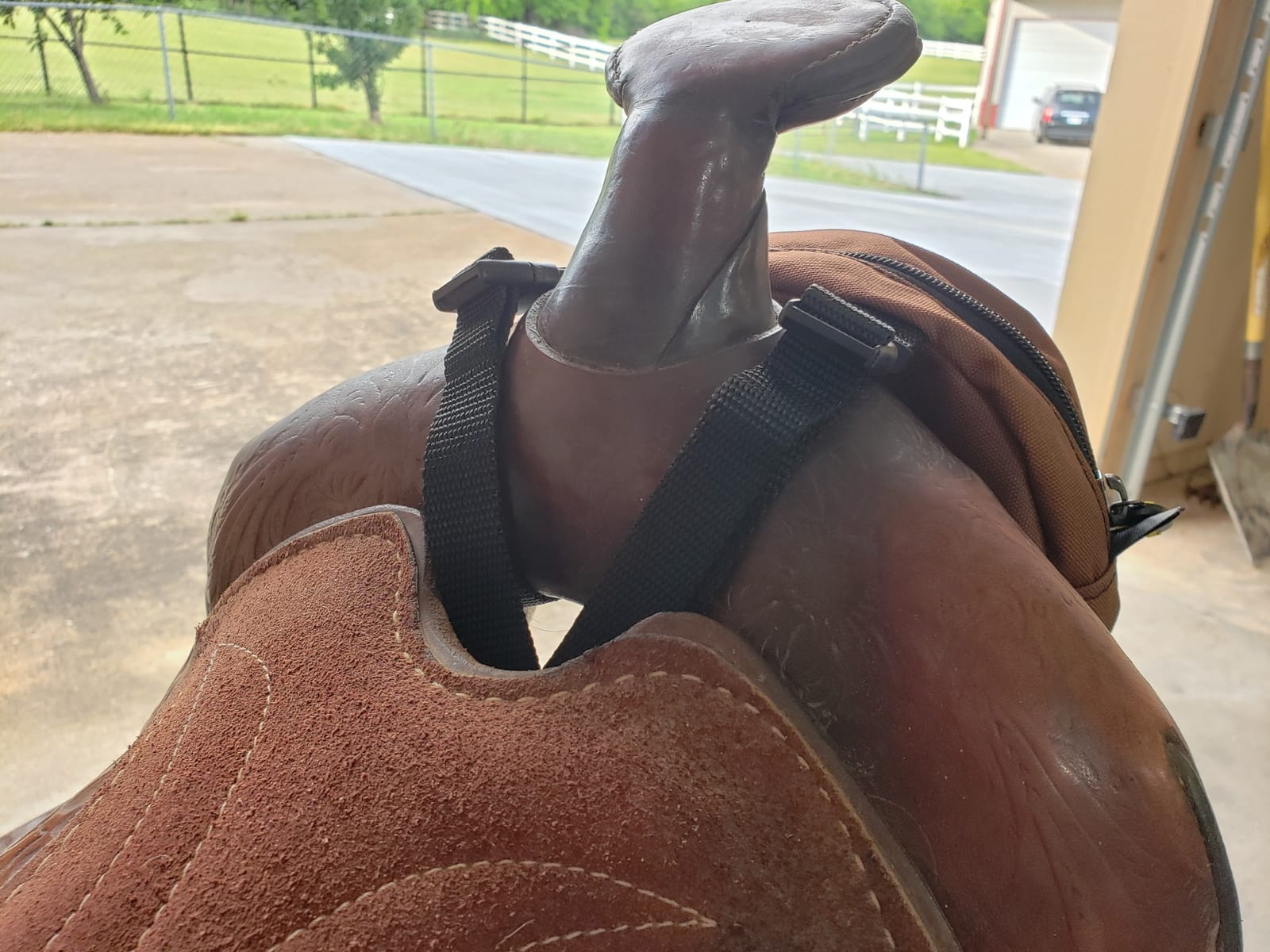 TrailMax Pommel Pocket – Compact Saddle Horn Storage Pouch for Trail Riding – Secure Front Saddle Bag for Phone, Snacks & Small Gear – Durable All-Weather Construction – Easy Access customer photo 2