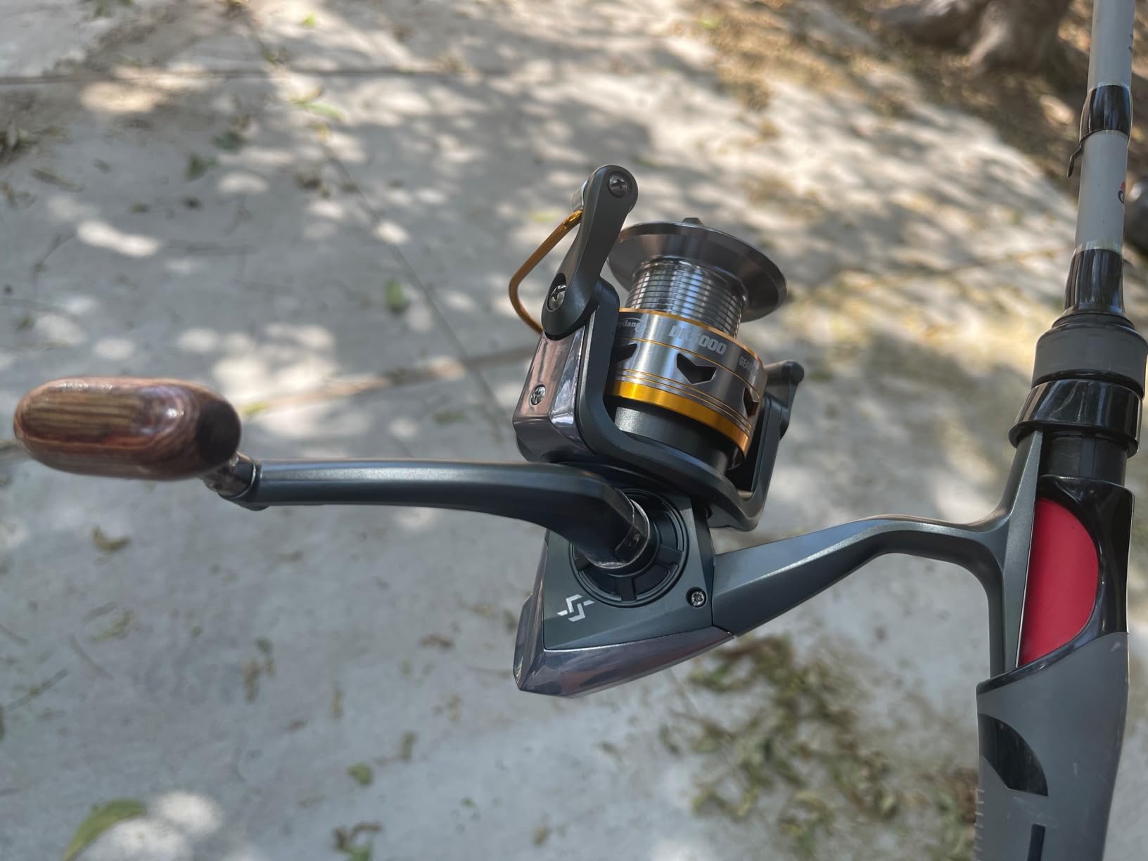 Sougayilang Spinning Fishing Reels with Left/Right Interchangeable Collapsible Wood Handle Powerful Metal Body 5.2:1/5.1:1 Gear Ratio Smooth 11BB for Inshore Boat Rock Freshwater Saltwater Fishing customer photo 1