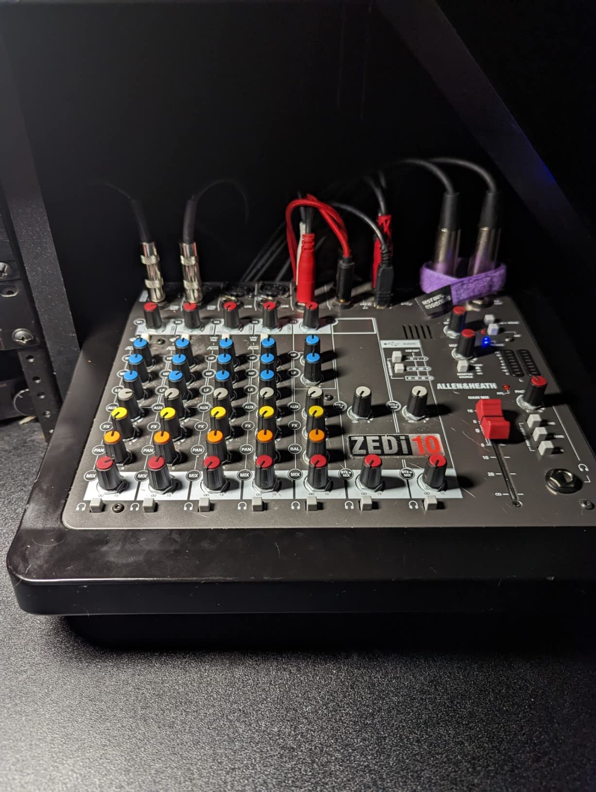 Allen & Heath ZEDi-10 - Compact Hybrid Audio Mixer/4x4 USB Interface (AH-ZEDi-10) customer photo 1