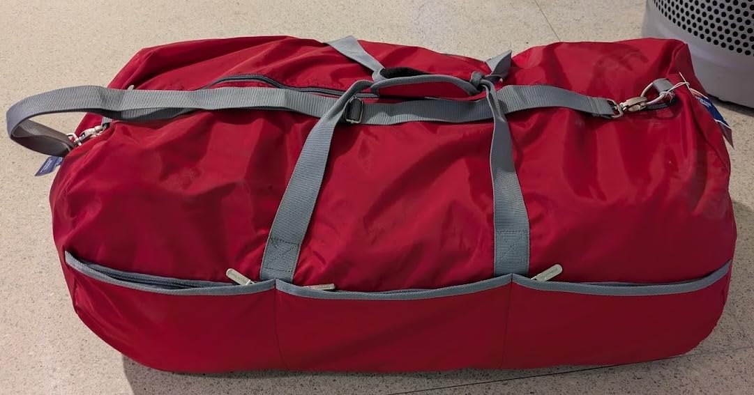 Amazon Essentials Extra Large Foldable Nylon Duffel Bag for Travel/Storage with Zippered Pockets, 32.4