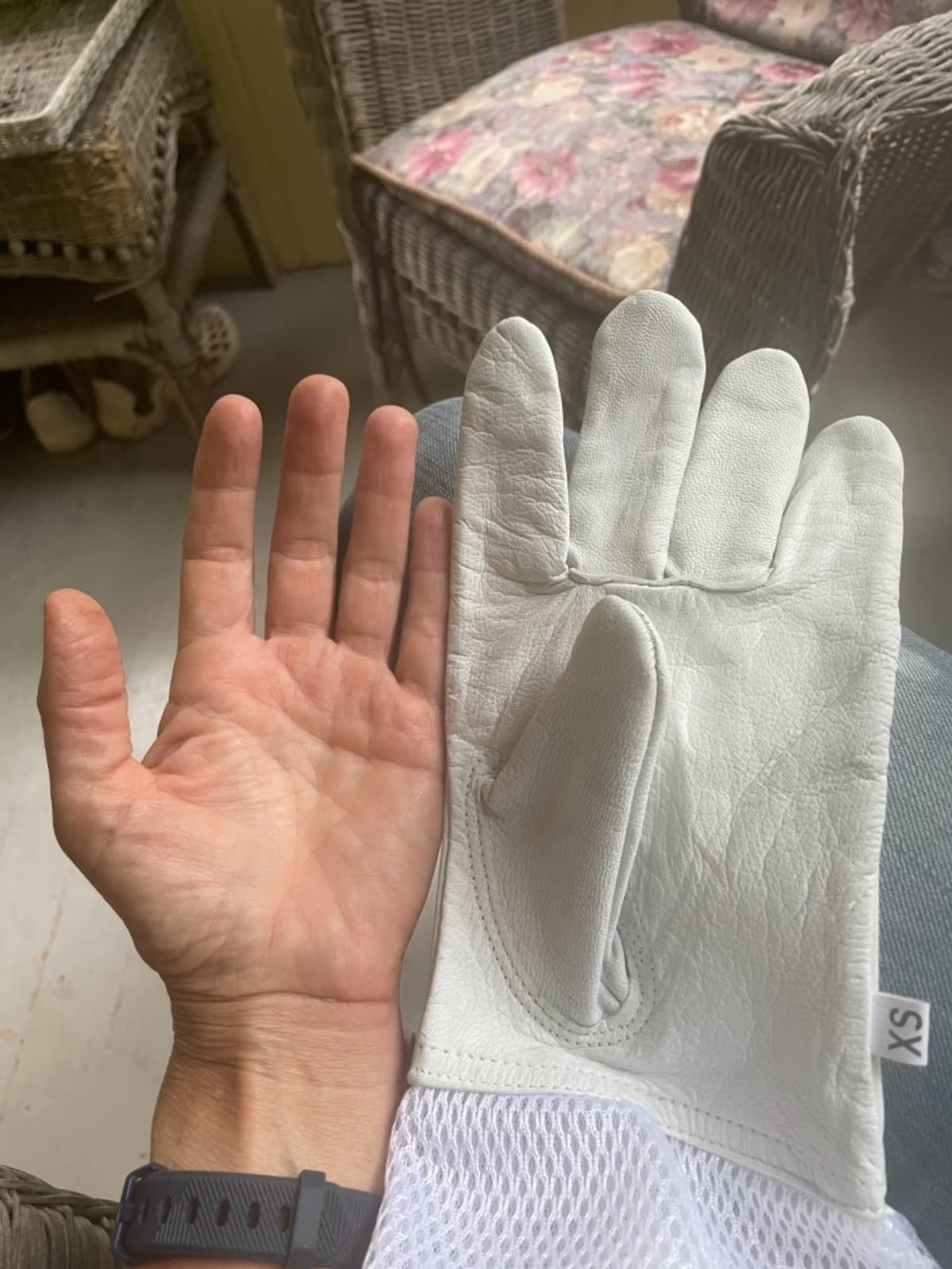 Goatskin Leather Bee Gloves for Men & Women with Vented Mesh - Large customer photo 1