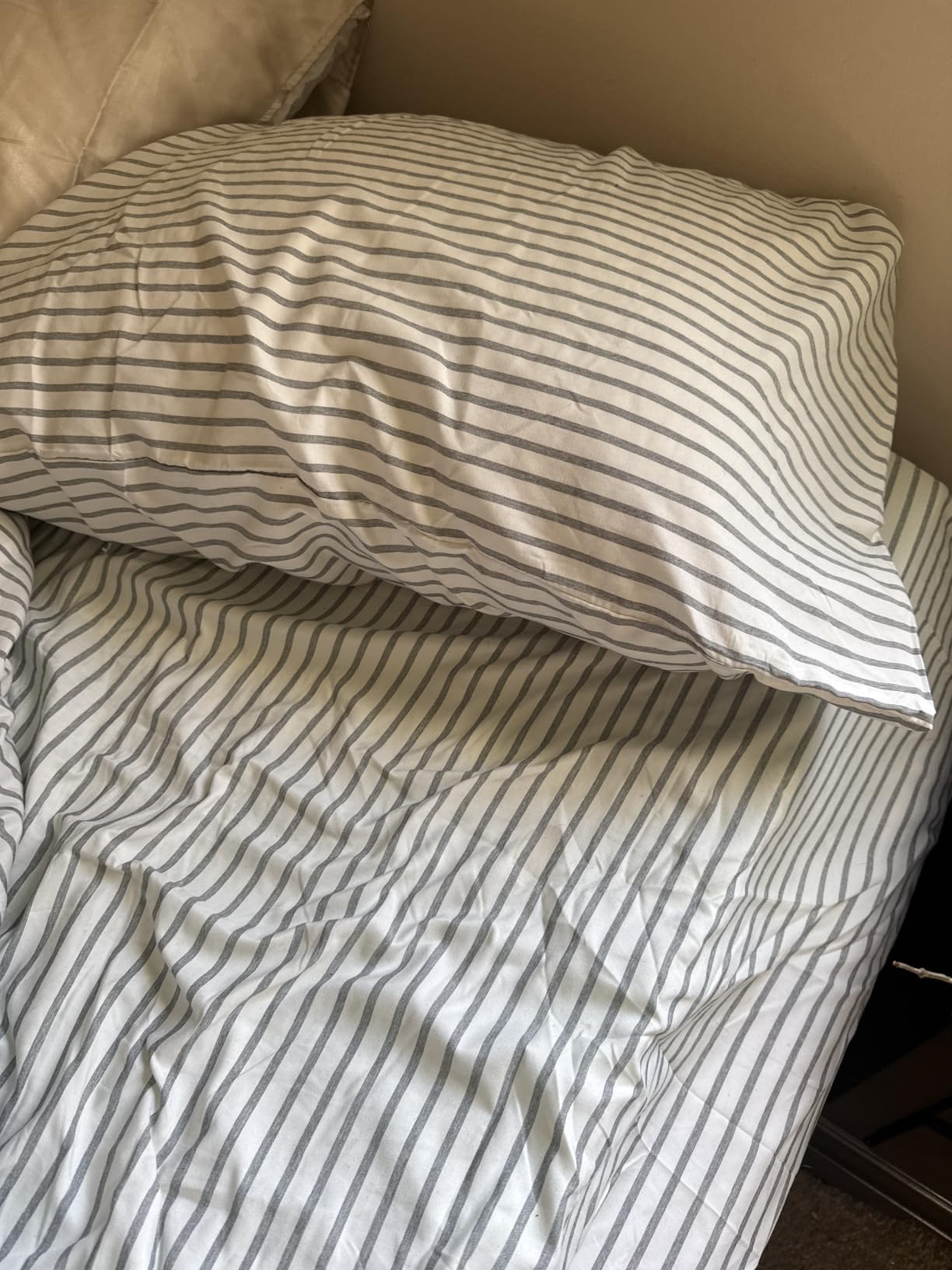 Queen Size 4 Piece Sheet Set - Comfy Breathable & Cooling Sheets - White customer photo 1