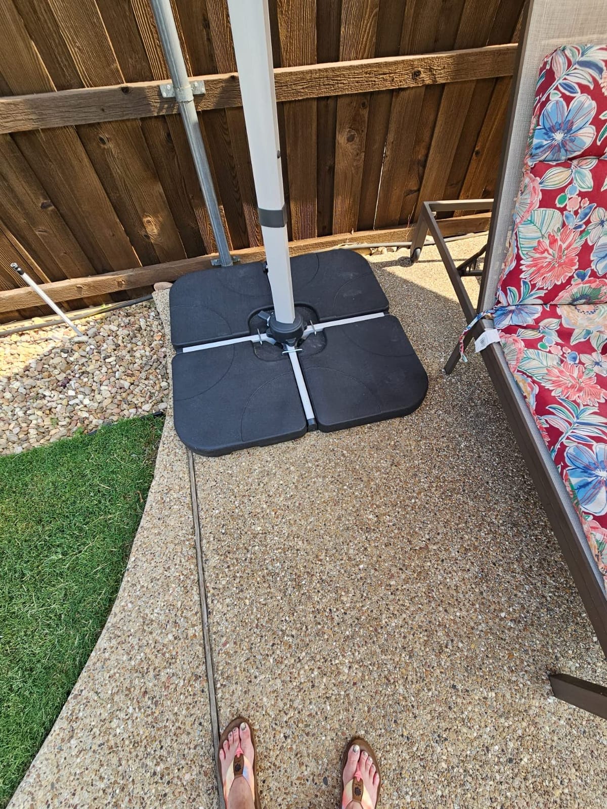 Best Choice Products 4-Piece 155lb Capacity Heavy-Duty Cantilever Offset Patio Umbrella Stand Square Base Plate Set w/ Easy-Fill Spouts for Water or Sand - Black customer photo 2