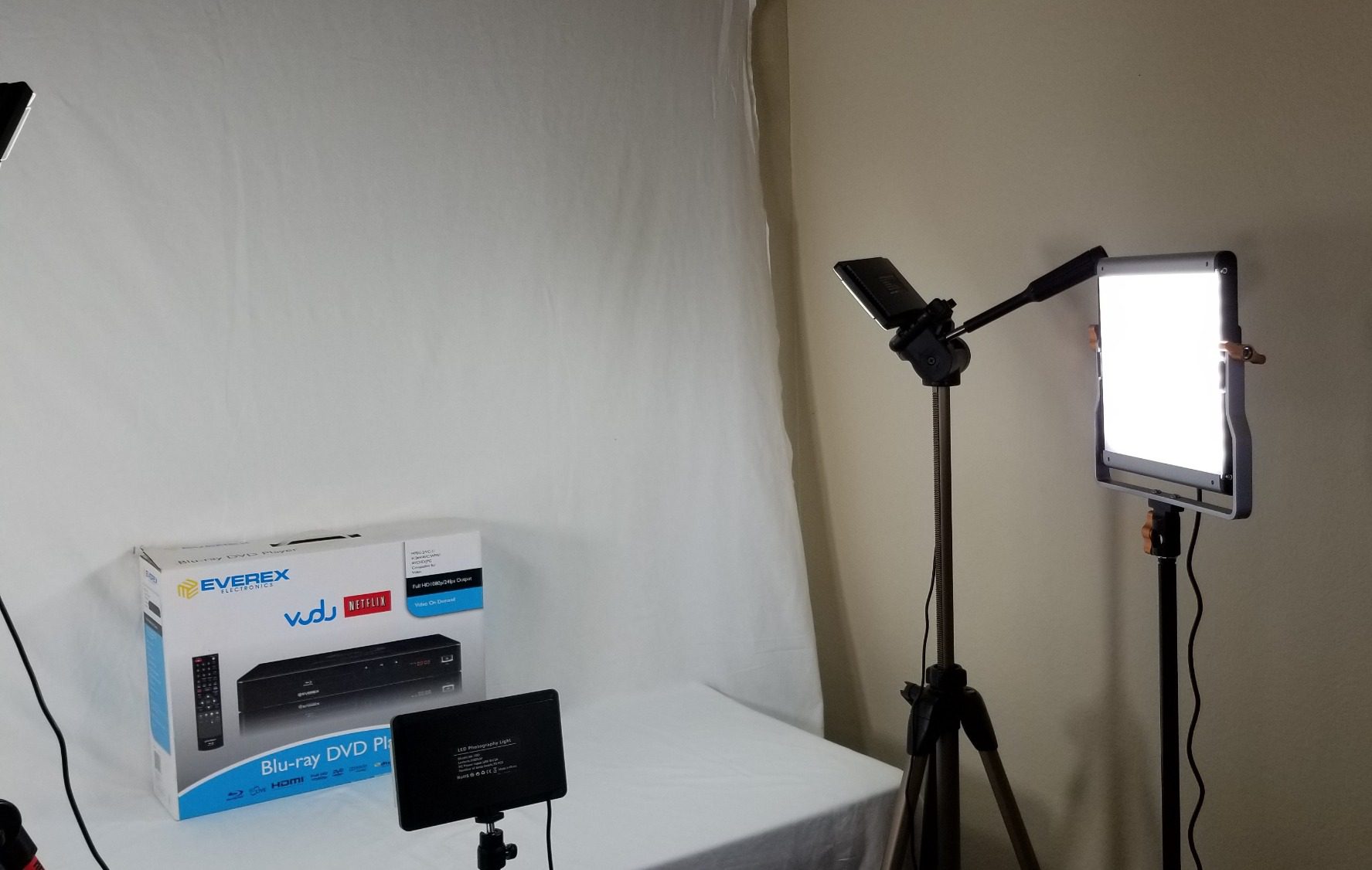 Neewer 2 Packs Dimmable Bi Color 480 LED Video Light Kit, 3200~5600K CRI 96+ LED Panel with U Bracket, 75 inches Tripod Light Stand for YouTube Recording Studio Photography Streaming Key Lighting customer photo 2