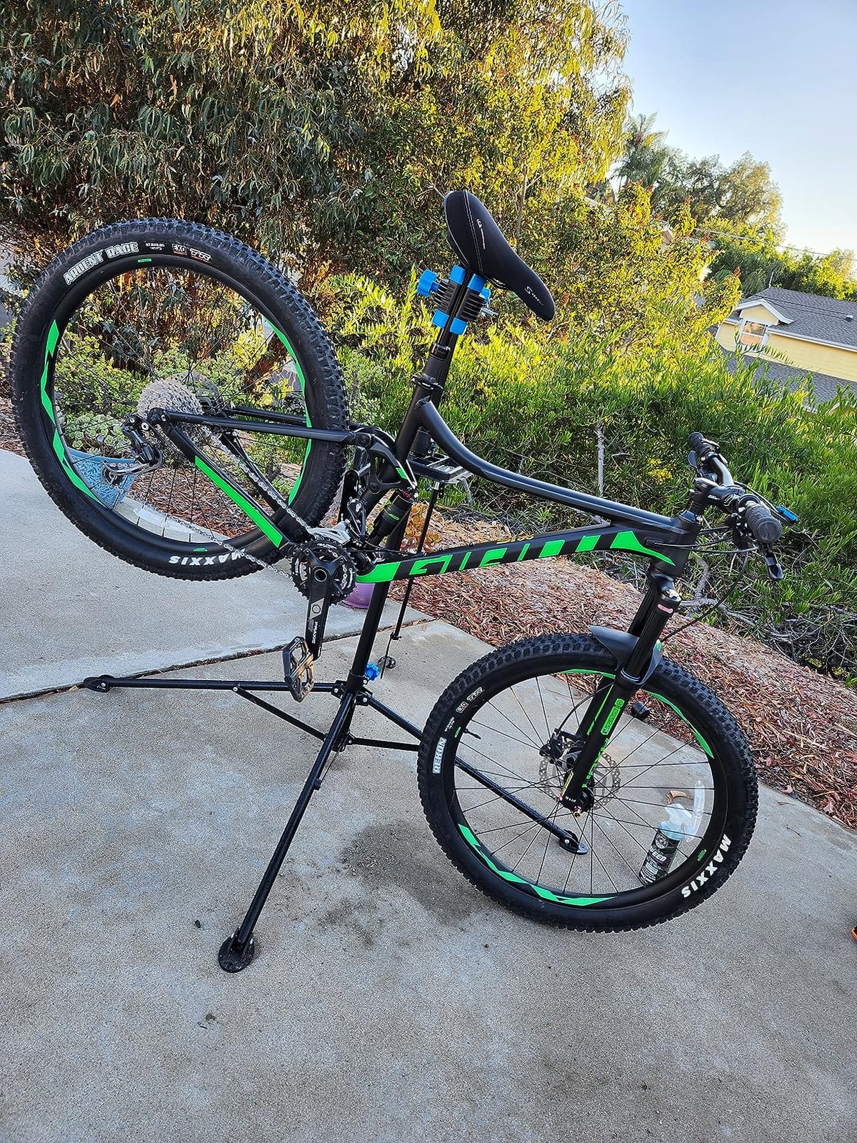 ZENY Adjustable Bike Repair Stand, Bicycle Maintenance Stand customer photo 2