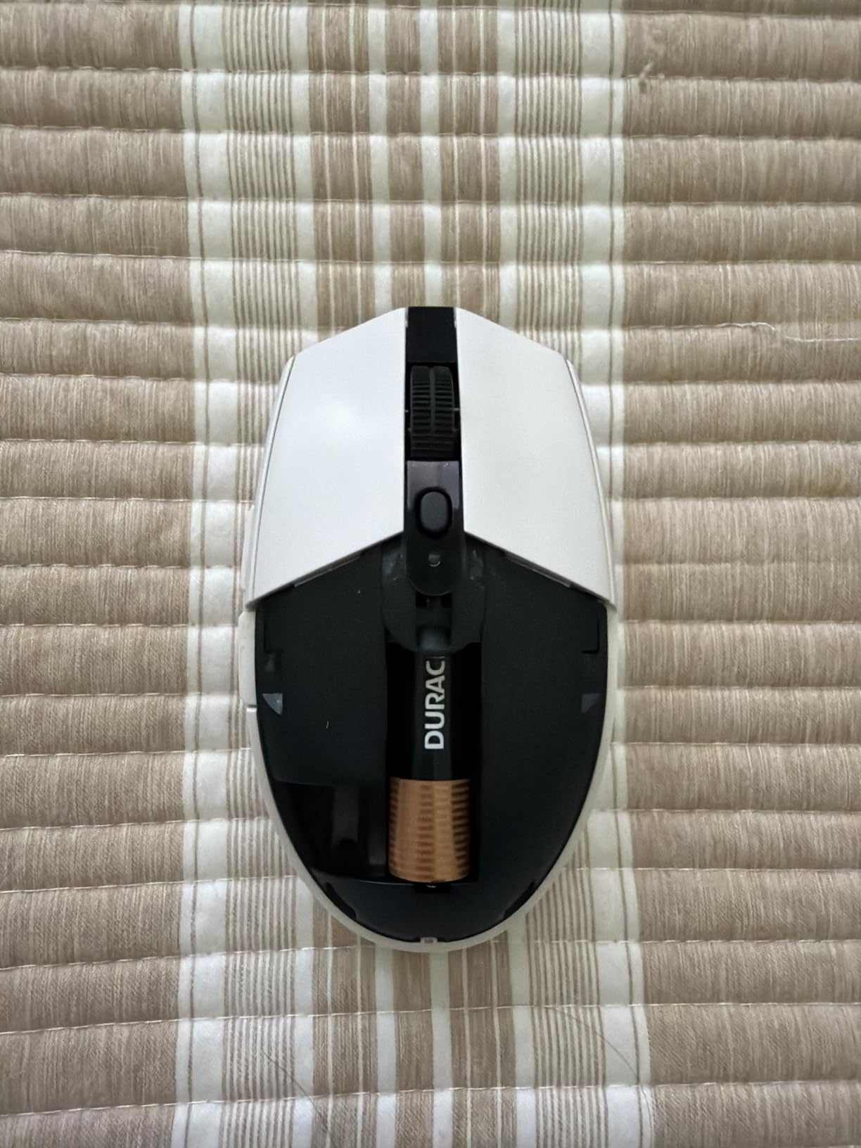 Logitech G305 Lightspeed Wireless Gaming Mouse - Black customer photo 1