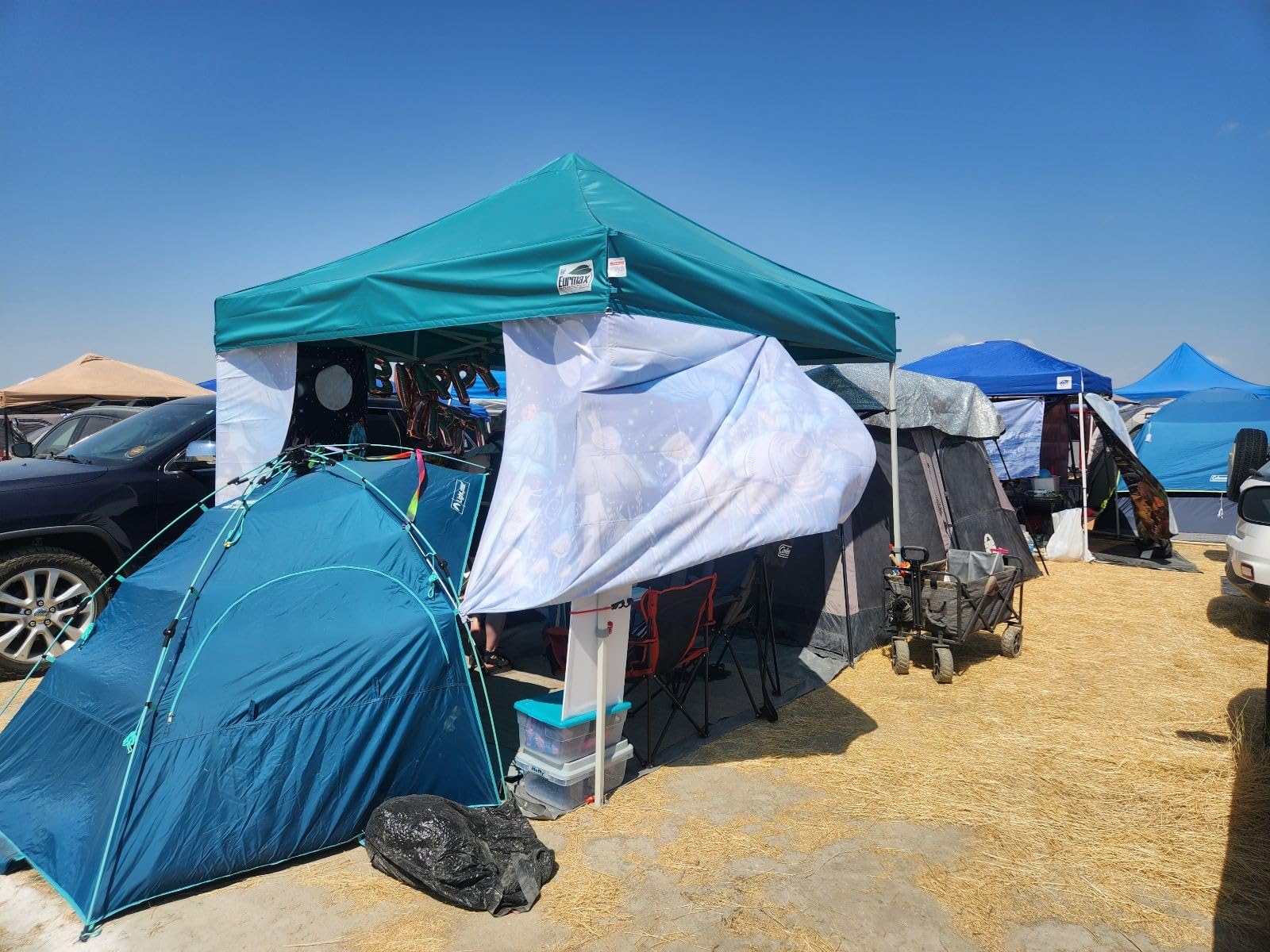 Eurmax USA 10x10ft Pop Up Canopy,Commercial Instant Tent for Outdoor Events,Patented No-Tip Rolling Storage Bag with 4 Sandbags,UV & Water Resistant,Heavy Duty Portable Shelter Gazebo,White customer photo 1