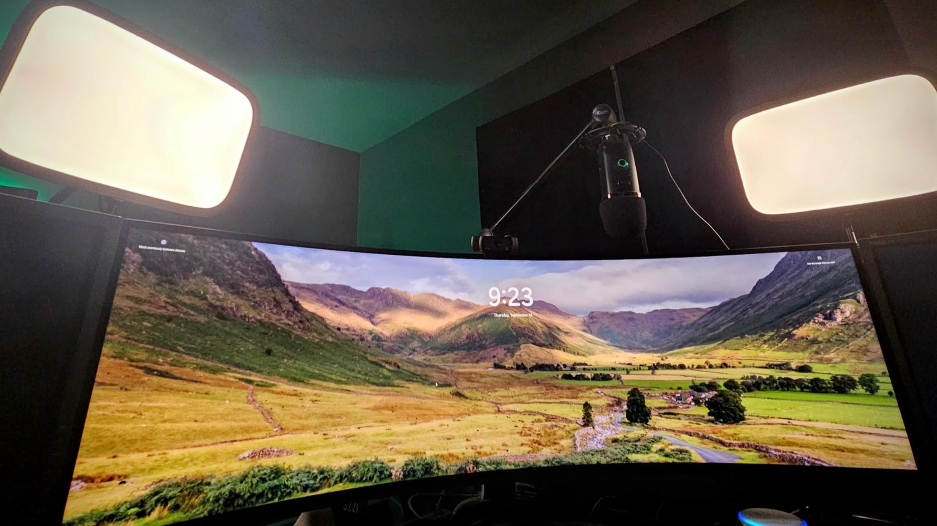 Elgato Key Light, Professional 2800 Lumens Studio Light customer photo 2