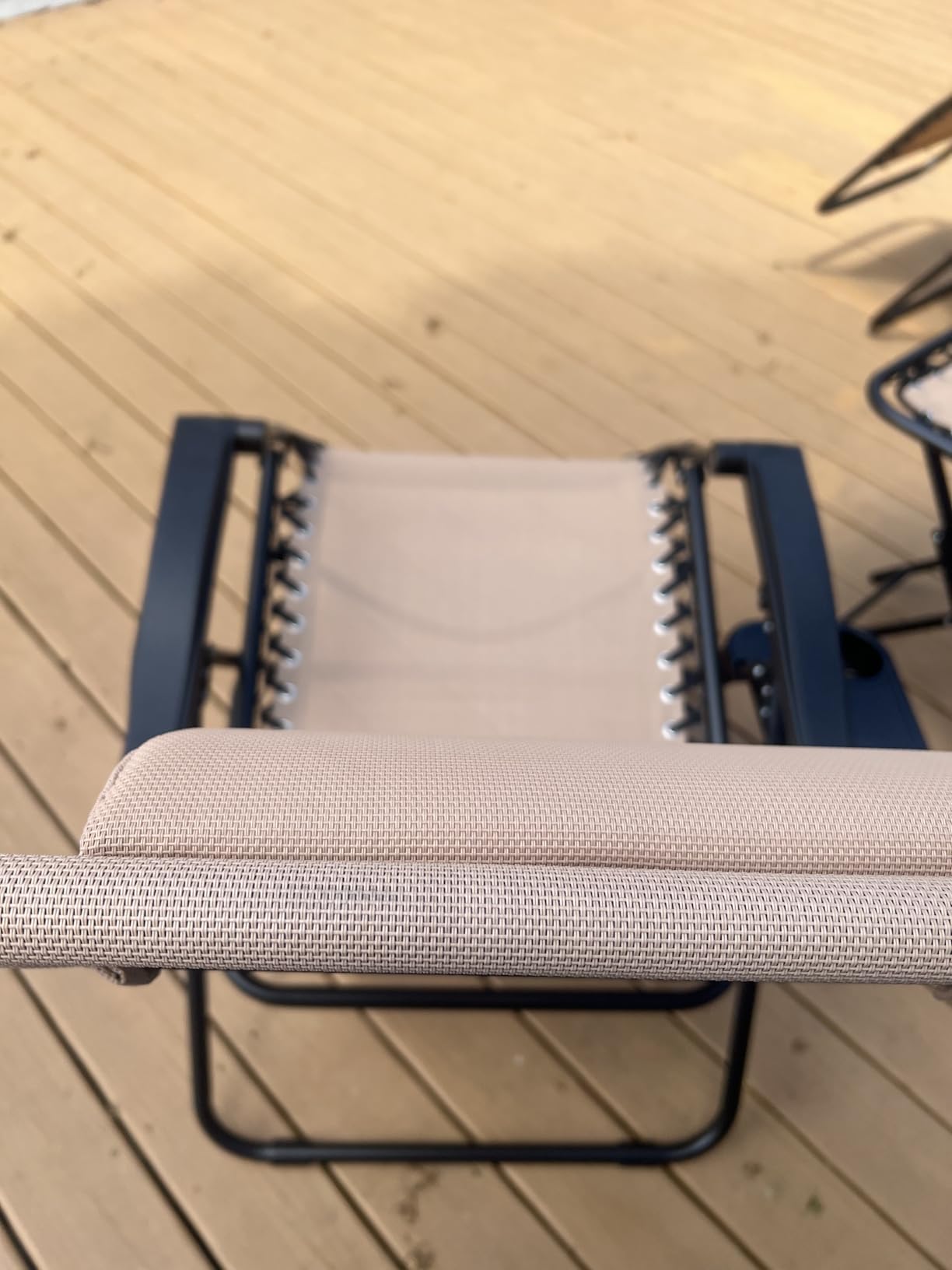 Amazon Basics Outdoor Adjustable Zero Gravity Folding Reclining Lounge Chair with Cup Holder, Headrest Pillow, Detachable Side Table, Weather Resistant, Set of 2, Blue customer photo 1