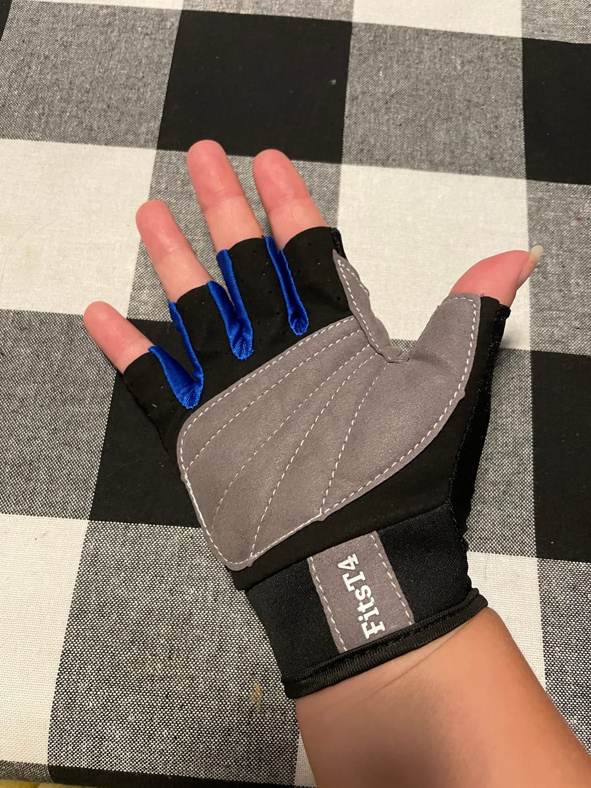 FitsT4 Sports Half Finger Padded Palm Gloves for Diving, Sailing, Jet Skiing, Stand-UP Boarding, Kayaking and Water Skiing, Suitable for Men&Women&Youth customer photo 1