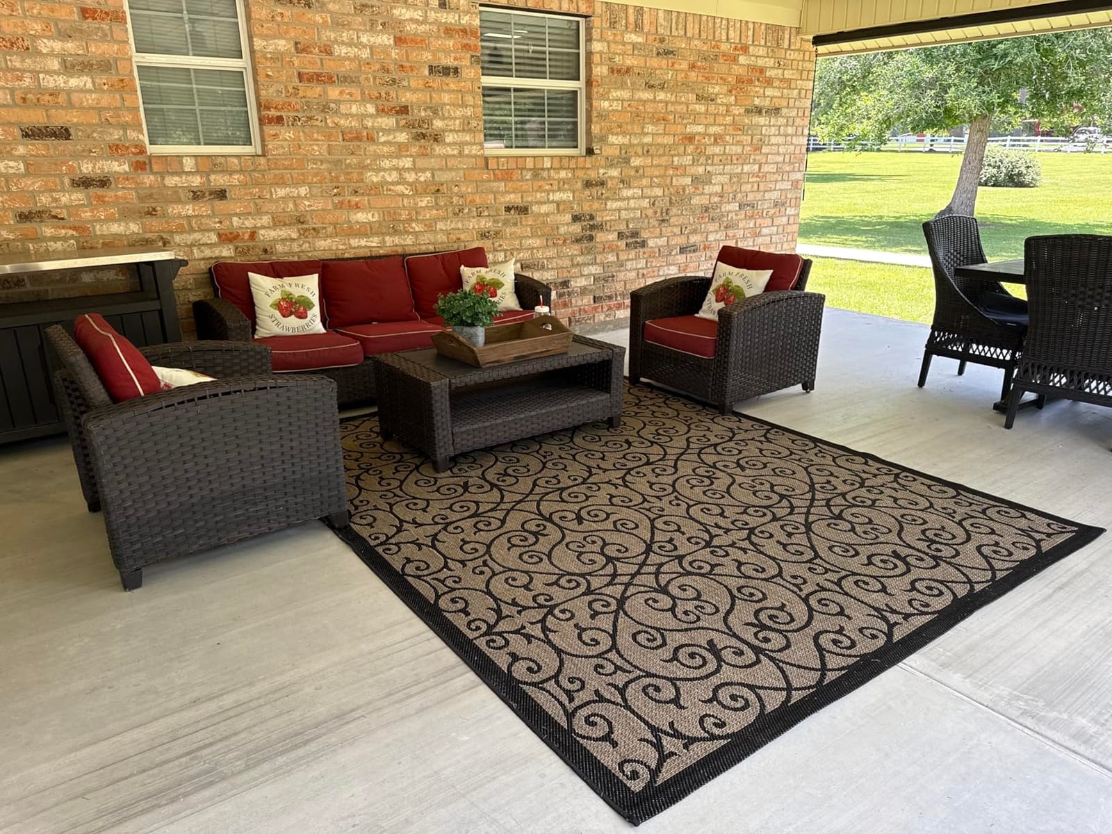 JONATHAN Y Vintage Filigree Indoor Outdoor Area Rug 8X10 Black/Khaki, Madrid Textured Weave for Backyard, Patio, Porch, Easy-Cleaning, High Traffic, Pet-Friendly, Non-Shedding (SMB107A-8) customer photo 2
