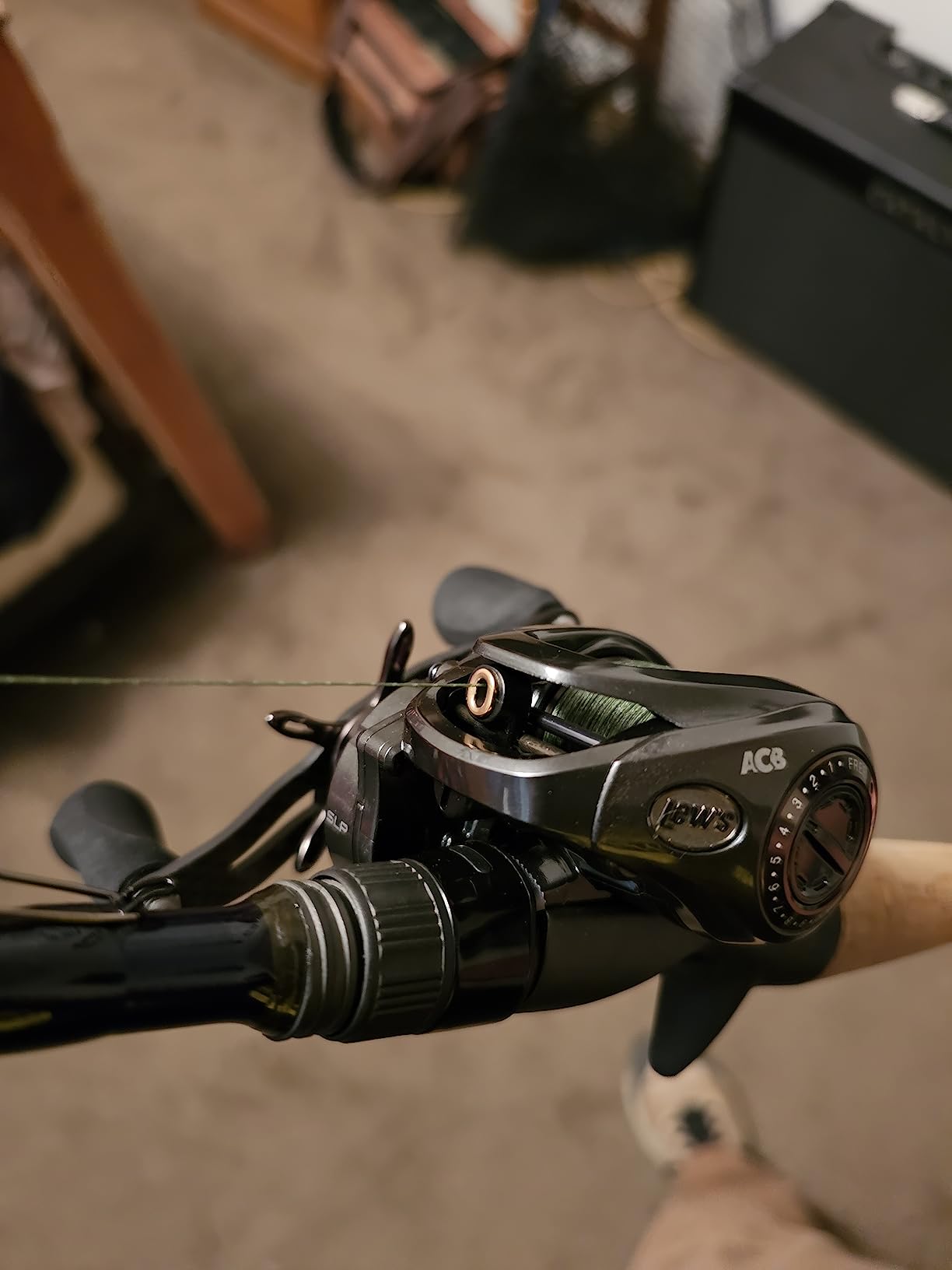 Lew's Custom Lite SS Baitcast Fishing Reel, 10+1 Double Shielded Bearings, Super Shallow 30 mm Spool, Tanso Tech Frame, Carbon Fiber Drag, Carbon Gray customer photo 1