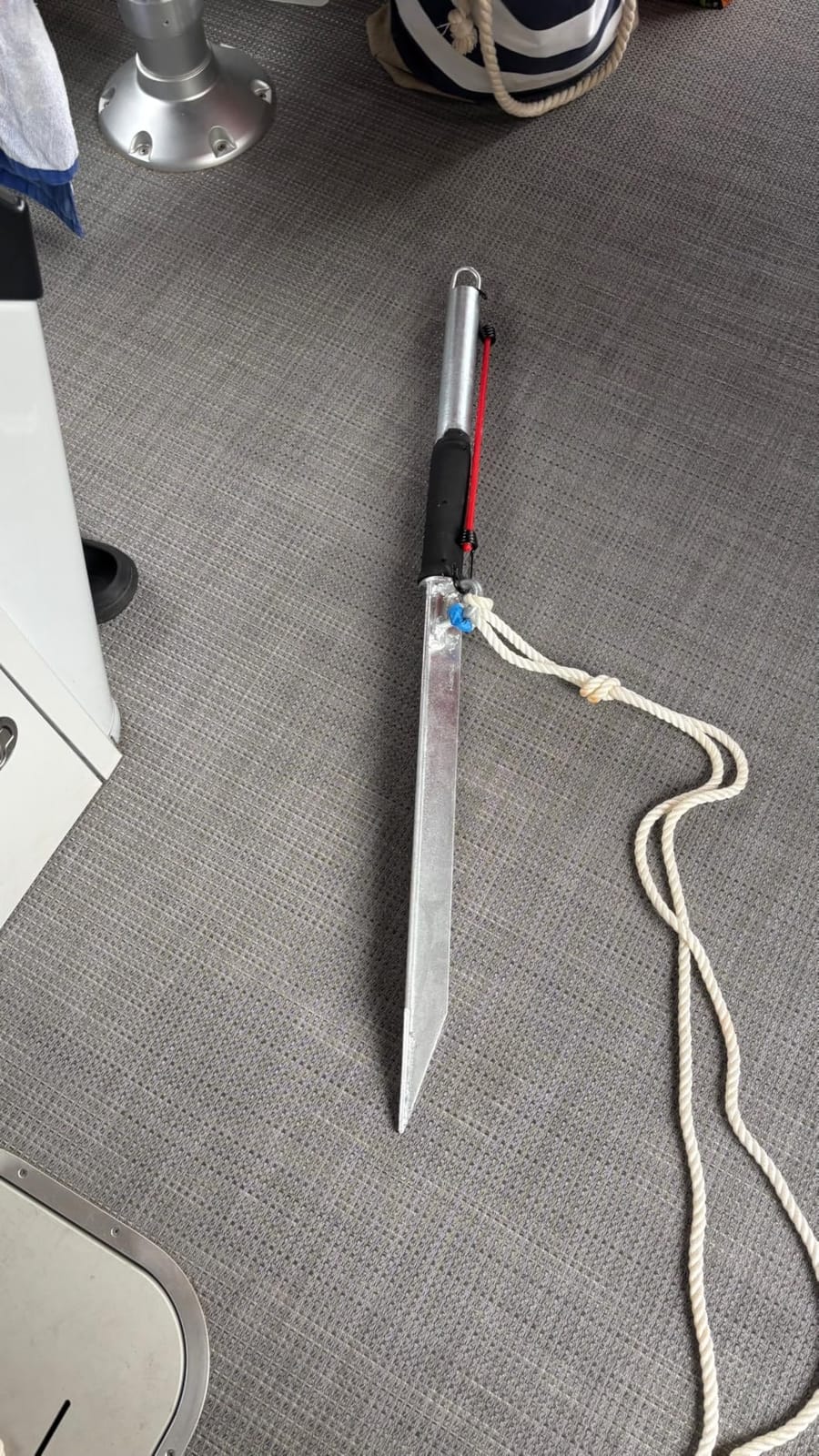 Extreme Max 3006.6817 Self-Hammering Beach Spike Anchor for PWCs and Boats up to 30', Large, Multicoloured customer photo 1
