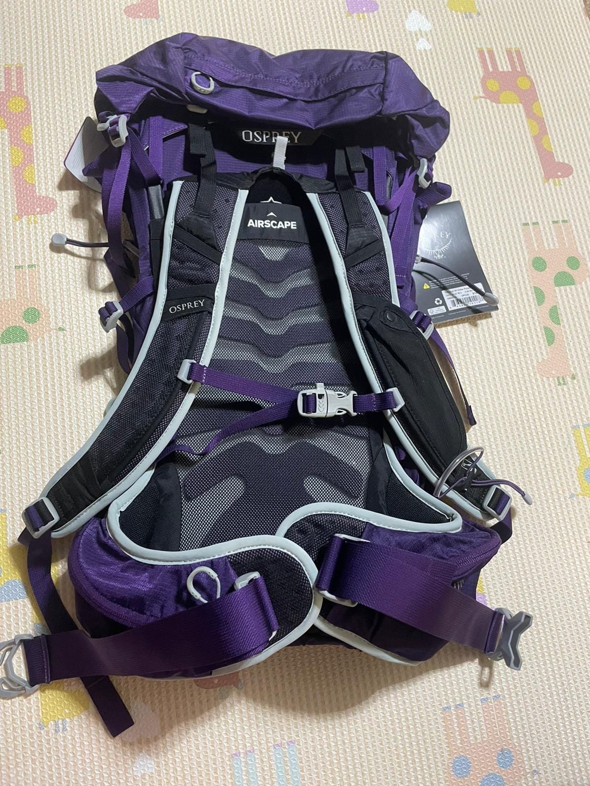 Osprey Tempest 40L Women's Hiking Backpack with Hipbelt, Stealth Black, WM/L customer photo 2