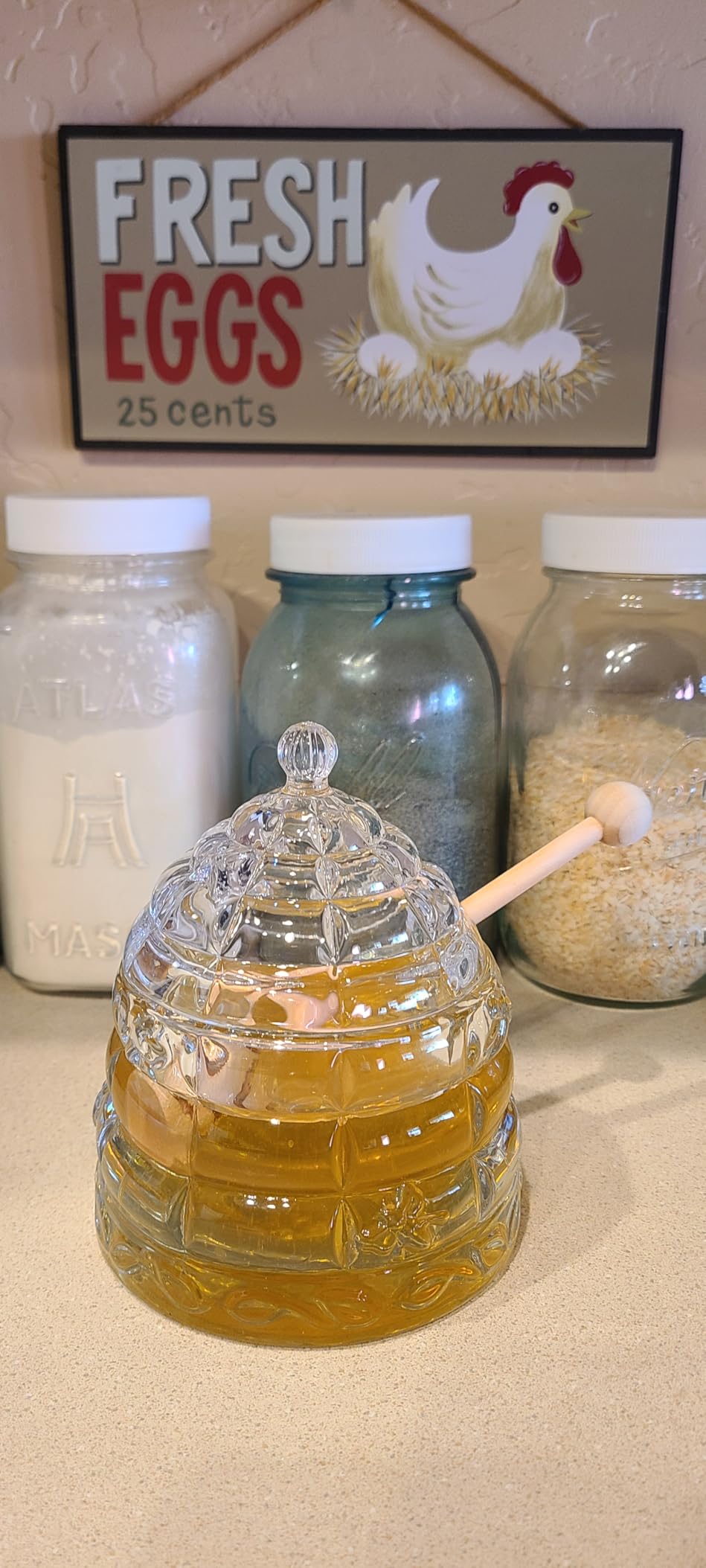 PAULSWAY 9 oz Beehive Crystal Honey Pot with 2 Dipper Sticks - Elegant Glass Honey Jar with Lid, No Drip Honey Dispenser & Syrup Container for Home Kitchen Decor customer photo 1