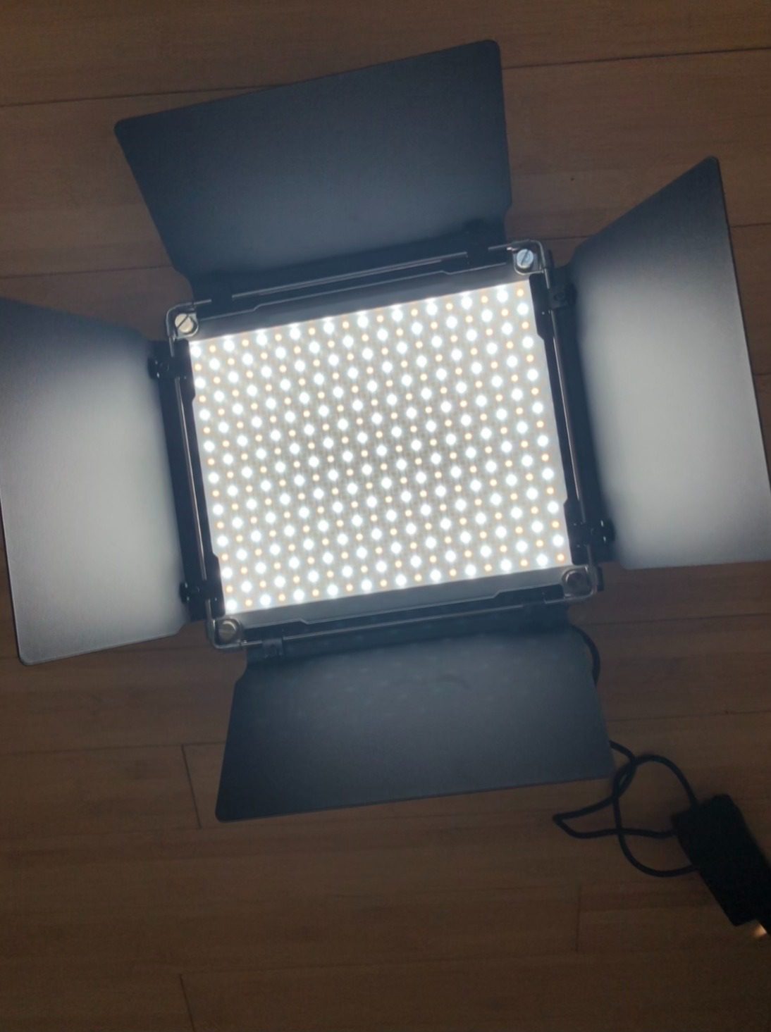NEEWER 660 PRO RGB LED Video Light with App Control/Barn Door/U Bracket customer photo 2
