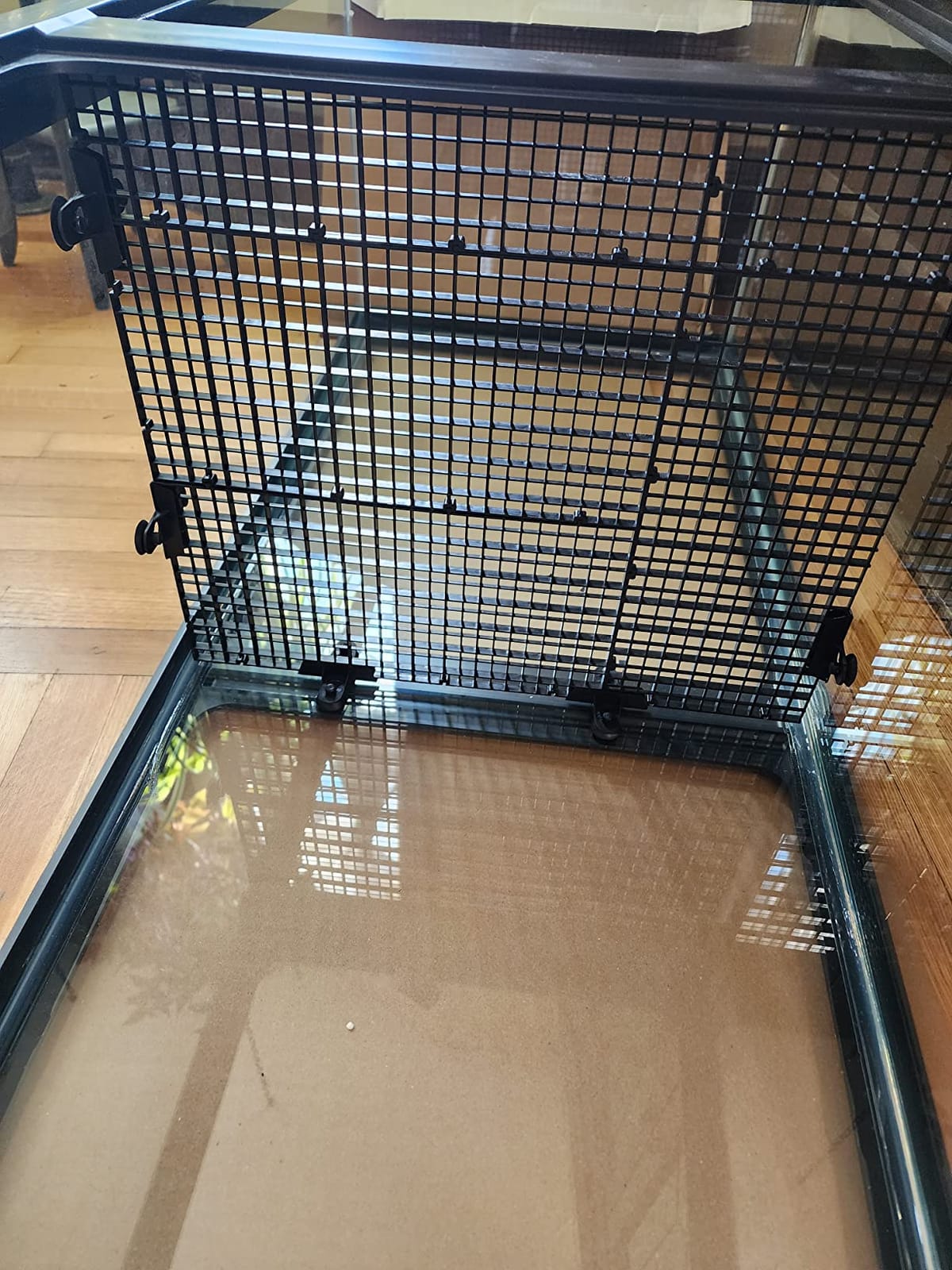 6 Pcs Aquarium Fish Tank Divider Plastic Egg Crate Aquarium Filter Bottom Tray Grid Isolation Board Partition Net Pane Separator for Mixed Breeding Light Diffuser,8 Pcs Sucker Clips Suction Cups,Black customer photo 1