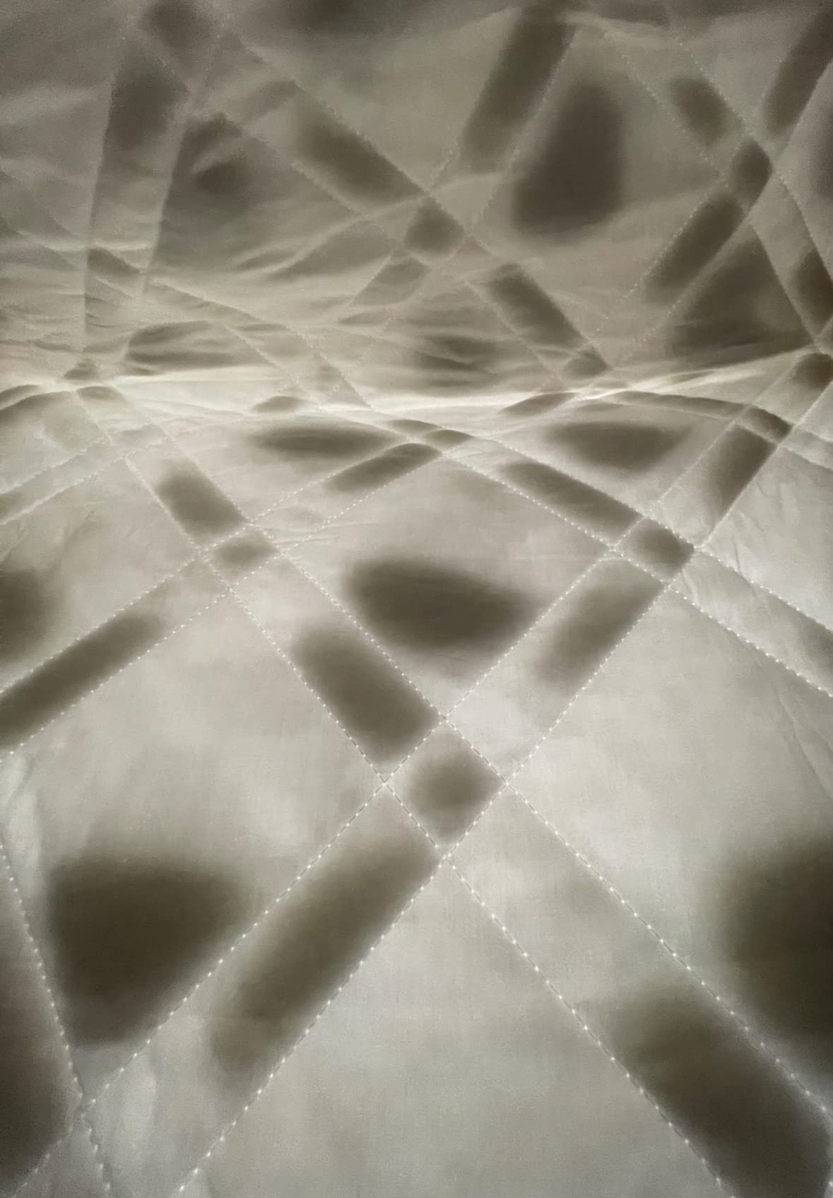 Aricove Cooling Weighted Blanket, 12 lbs, Twin Size for Adults, Luxury Heavy Blanket, Silky Soft Bamboo Viscose, 48x72 inches, Machine Washable, White customer photo 2
