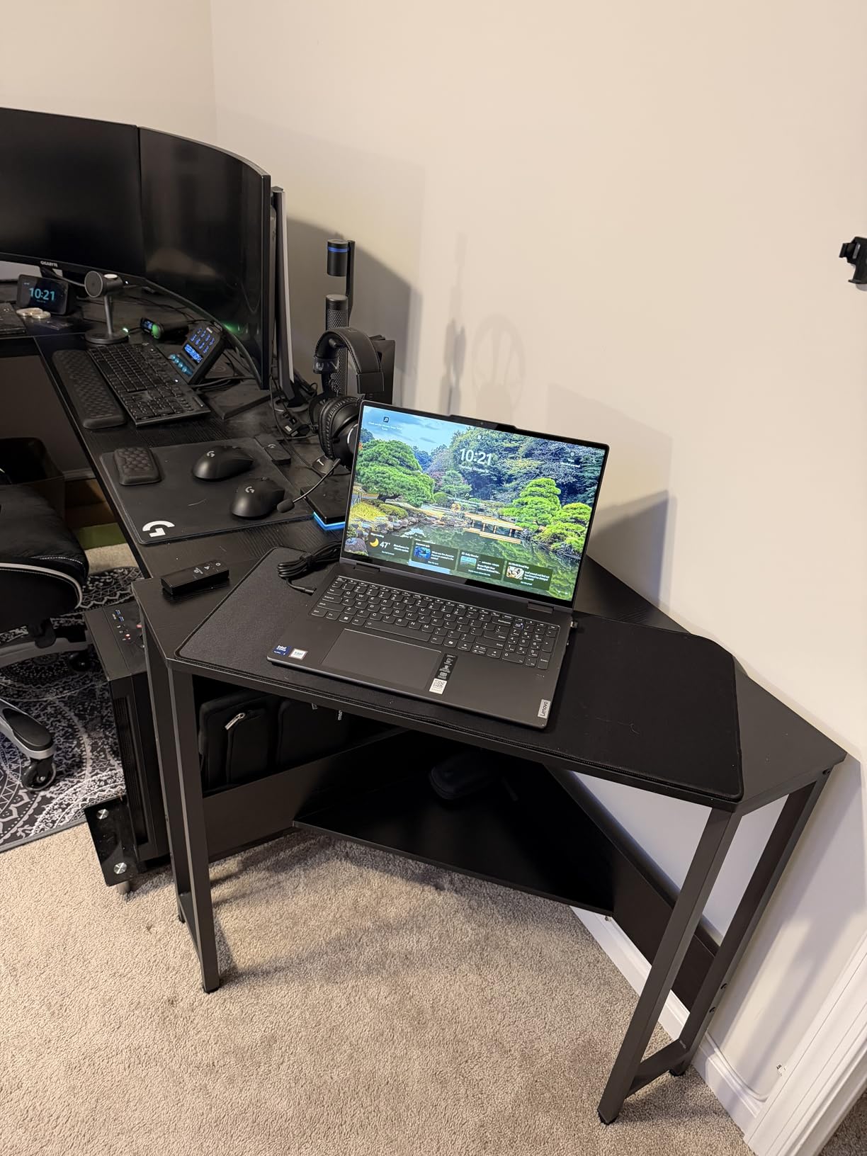 Armocity Corner Desk Small Desk with Outlets Corner Table for Small Space, Computer Desk with USB Ports Triangle Desk with Storage for Home Office, Workstation, Living Room, Bedroom, Oak customer photo 2