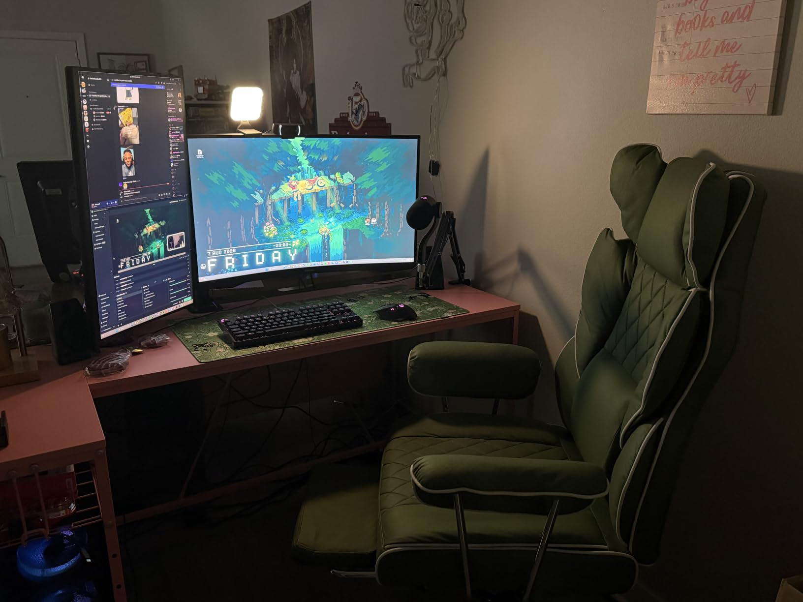 Logitech for Creators Litra Glow Premium LED Streaming Light - Graphite customer photo 2