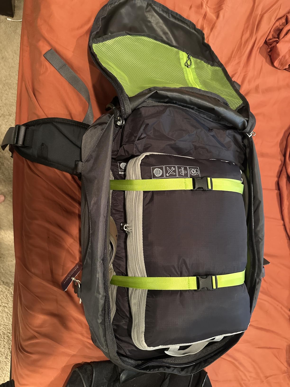 Osprey Farpoint 40L Men's Travel Backpack, Gopher Green customer photo 2