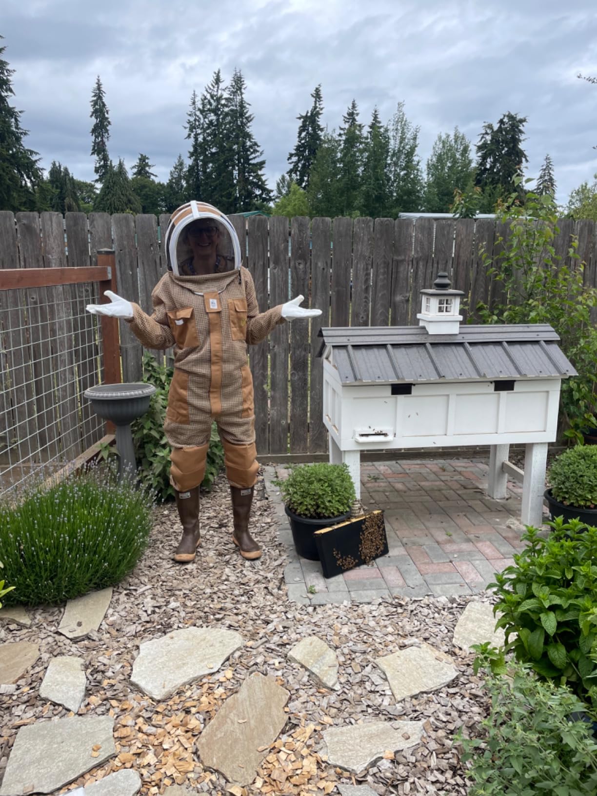 3-Layer Ultra Ventilated Sting Proof Bee Suit for Men & Women – Premium Beekeeping Suit with Bee Gloves & Two Detachable Beekeeping Veils (White XL) customer photo 1