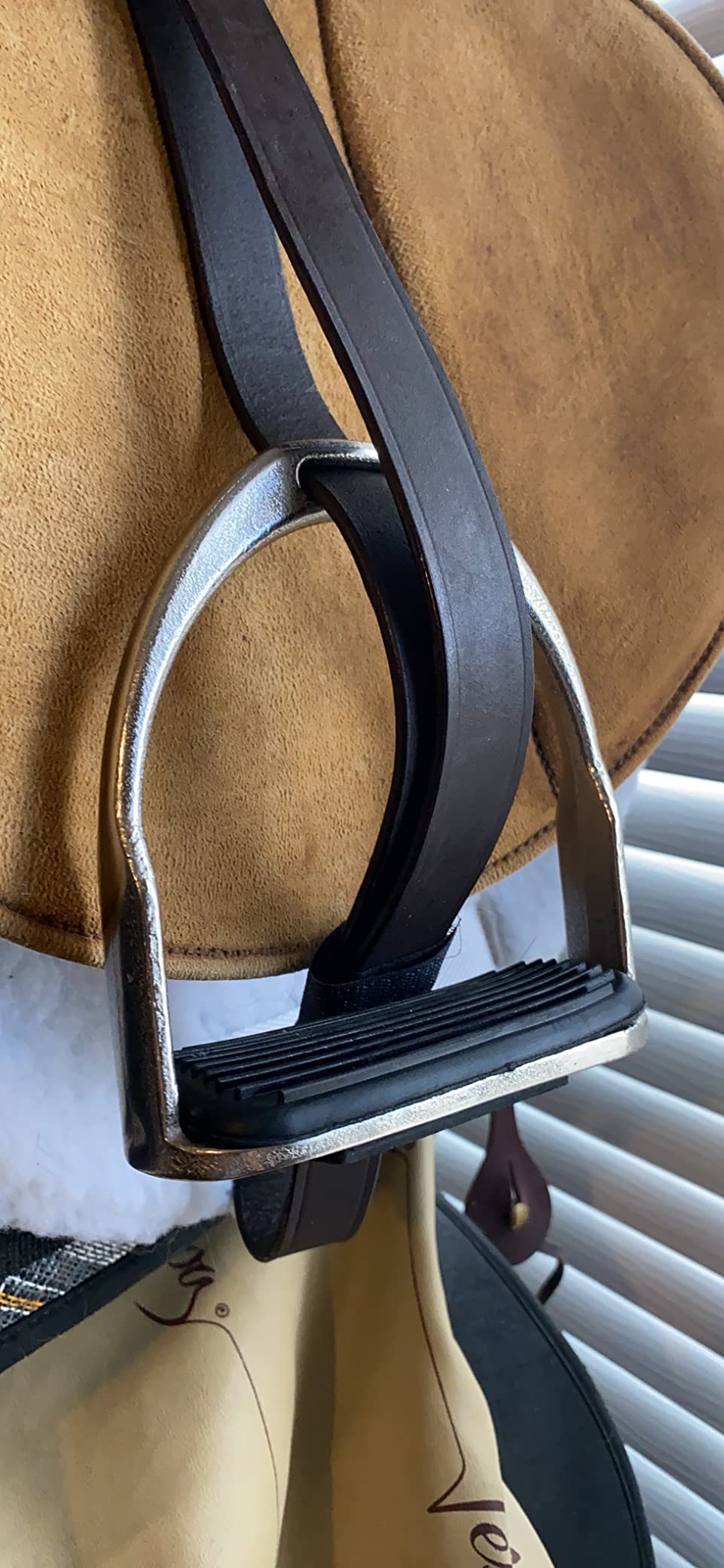 QWORK Horse Riding Stirrups, Hose Saddle, Safety Stirrup, Stainless Steel English Riding Protection Saddle, Knee Ankle Reduce Pressure, 1 Pair customer photo 1