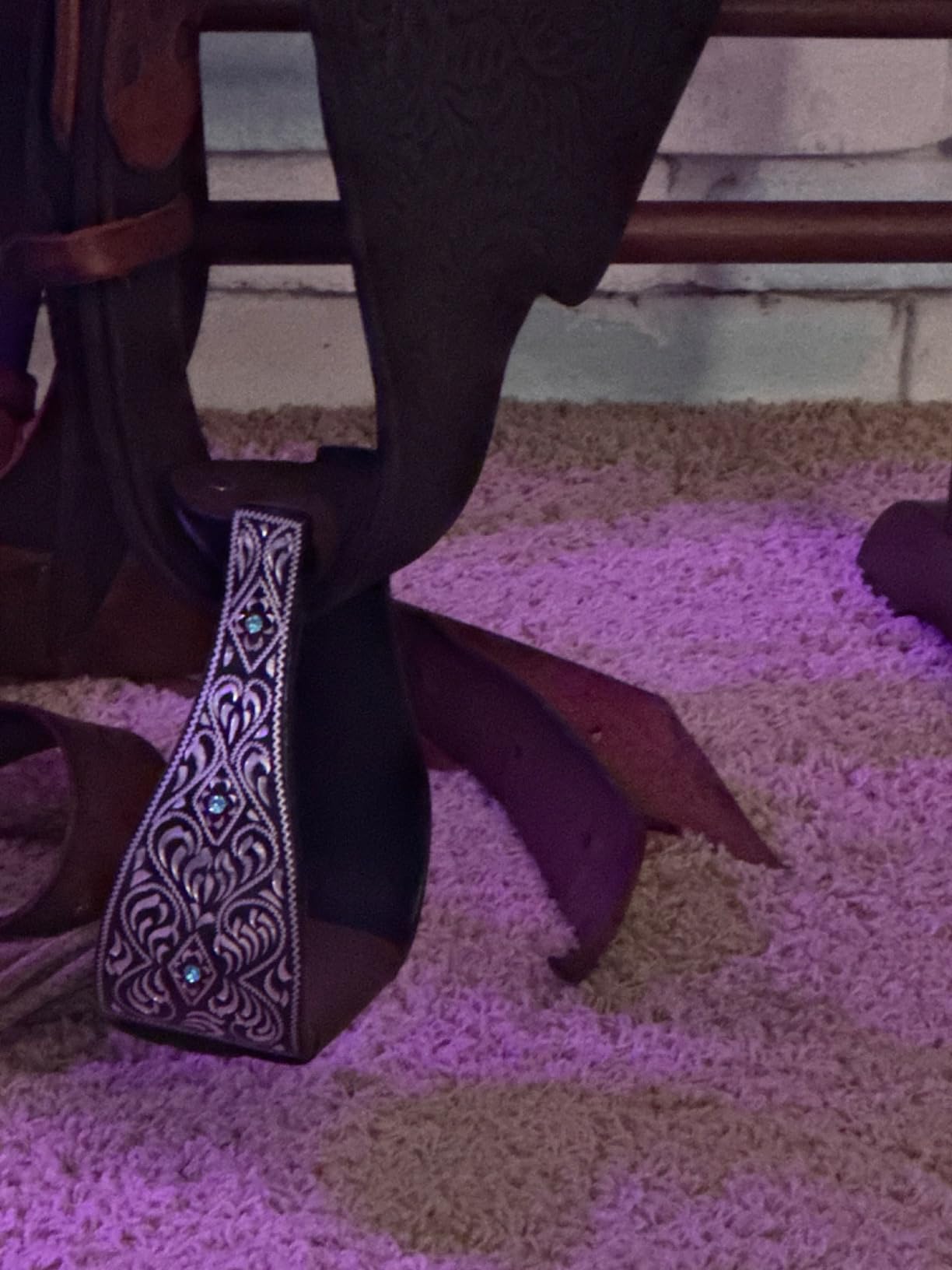 Majestic Ally Western Horse Aluminum Black Engraved Stirrups- Adults customer photo 2