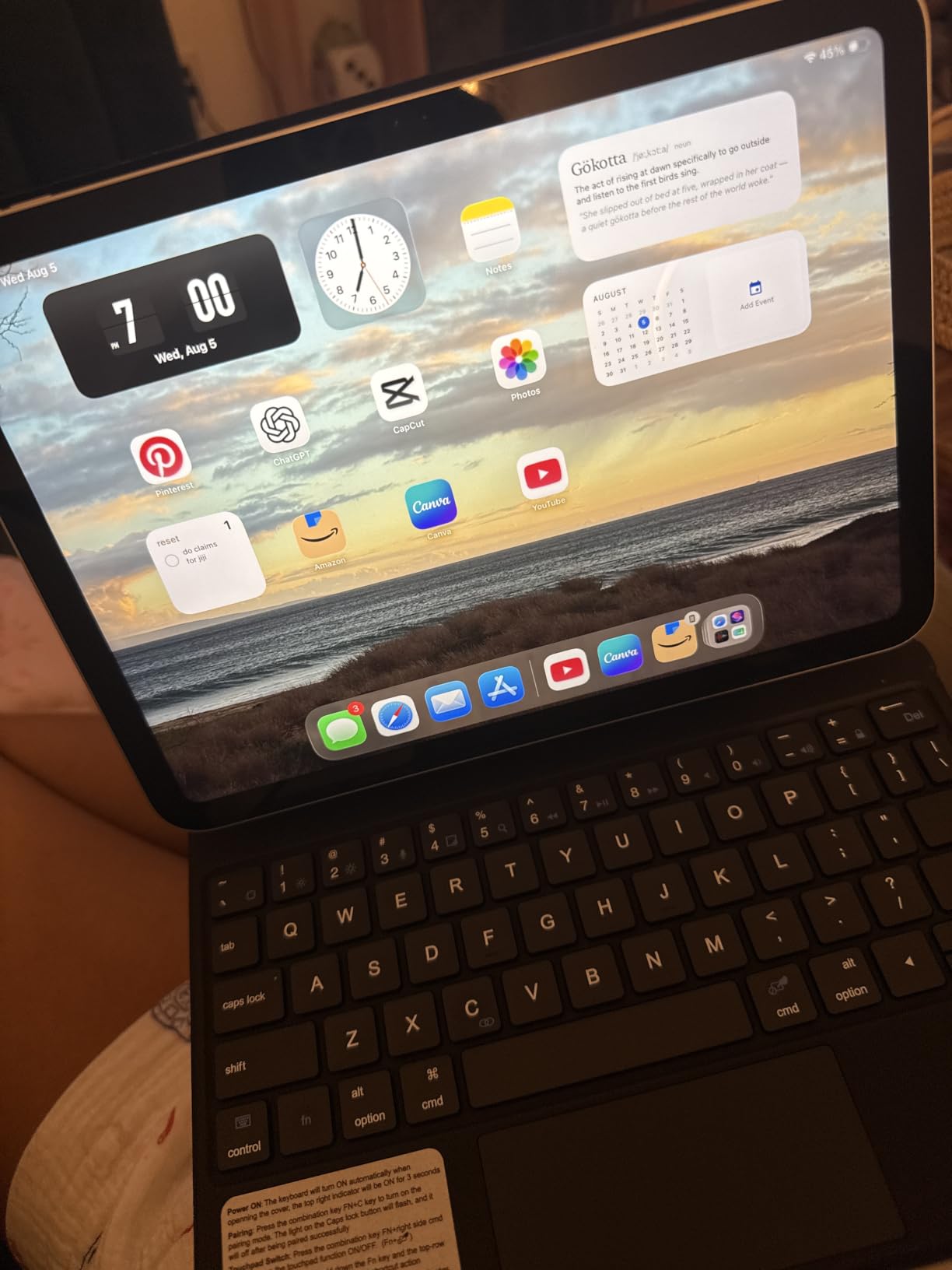 runelk Keyboard Case for iPad 10th Generation 2022 & 11th (A16, 2025) – Magic-Style Keyboard with Multi-Touch Trackpad – Floating Cantilever Stand – Magnetic Case for iPad 10.9 inch 10th / 11th Gen. customer photo 2