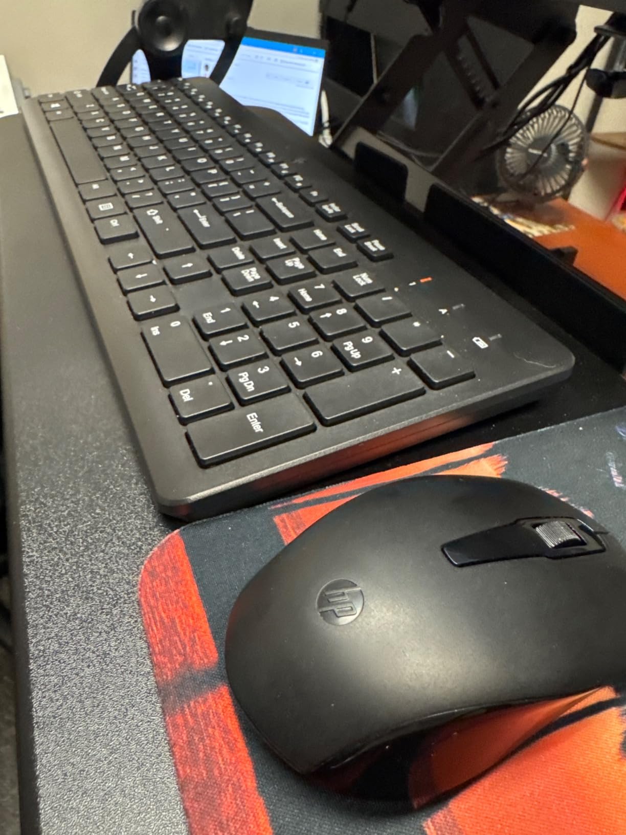 HP 330 Wireless Keyboard and Mouse Combo - 2.4 Ghz Wireless USB Receiver - Chiclet Keys, 12 Keyboard Shortcuts - 1600 DPI Multi-Surface Mouse - LED Num Lock, Caps Lock, Scroll Lock (2V9E6AA) customer photo 1